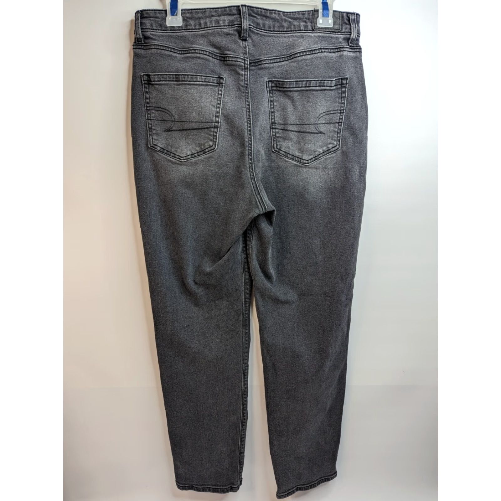 American Eagle Outfitters American Eagle Outfitters Jeans Mom Jean Denim Black Size 10 Stretch 32in Inseam 27in Waist 32in 5-Pocket XS? Size 32" / US 10 / IT 46 - 6 Thumbnail