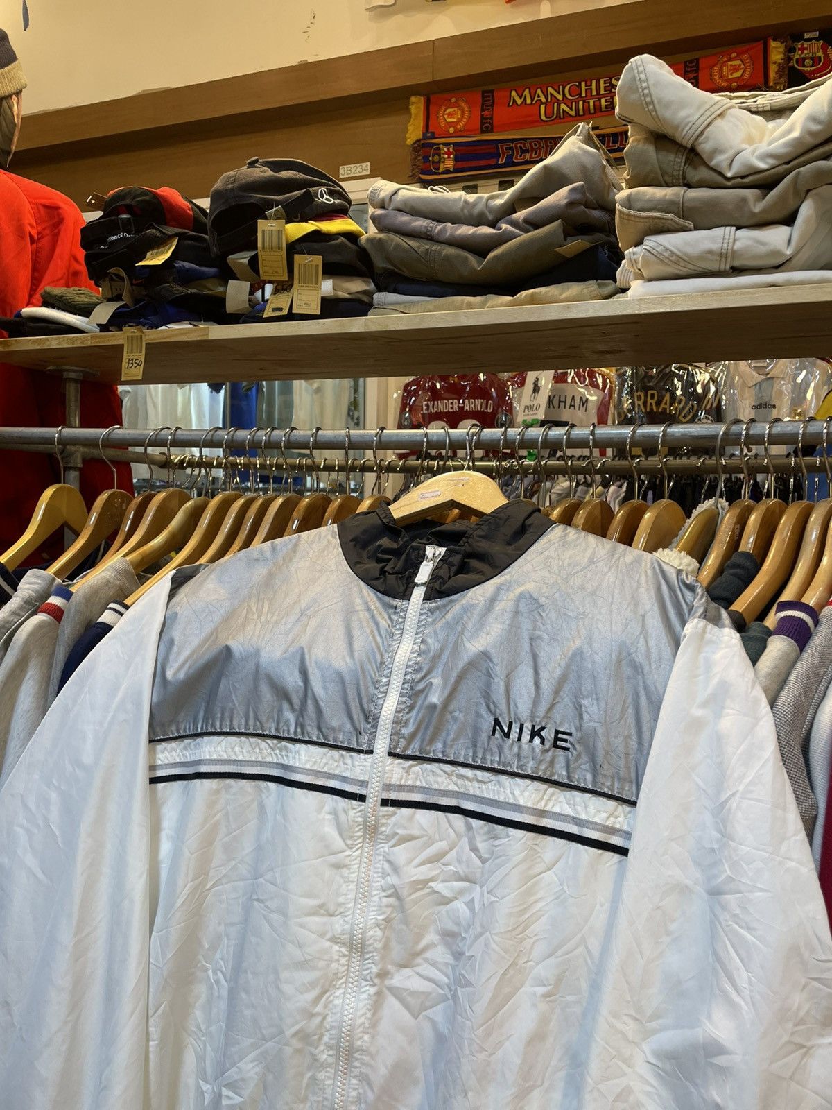 Nike Vintage Nike Windbreaker Jacket Size US XL / EU 56 / 4 - 2 Thumbnail