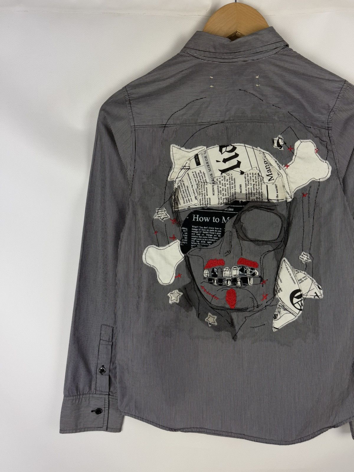 John Galliano John Galliano Long Sleeve Newspaper Print Button Up Shirt Size XS / US 0-2 / IT 36-38 - 17 Thumbnail