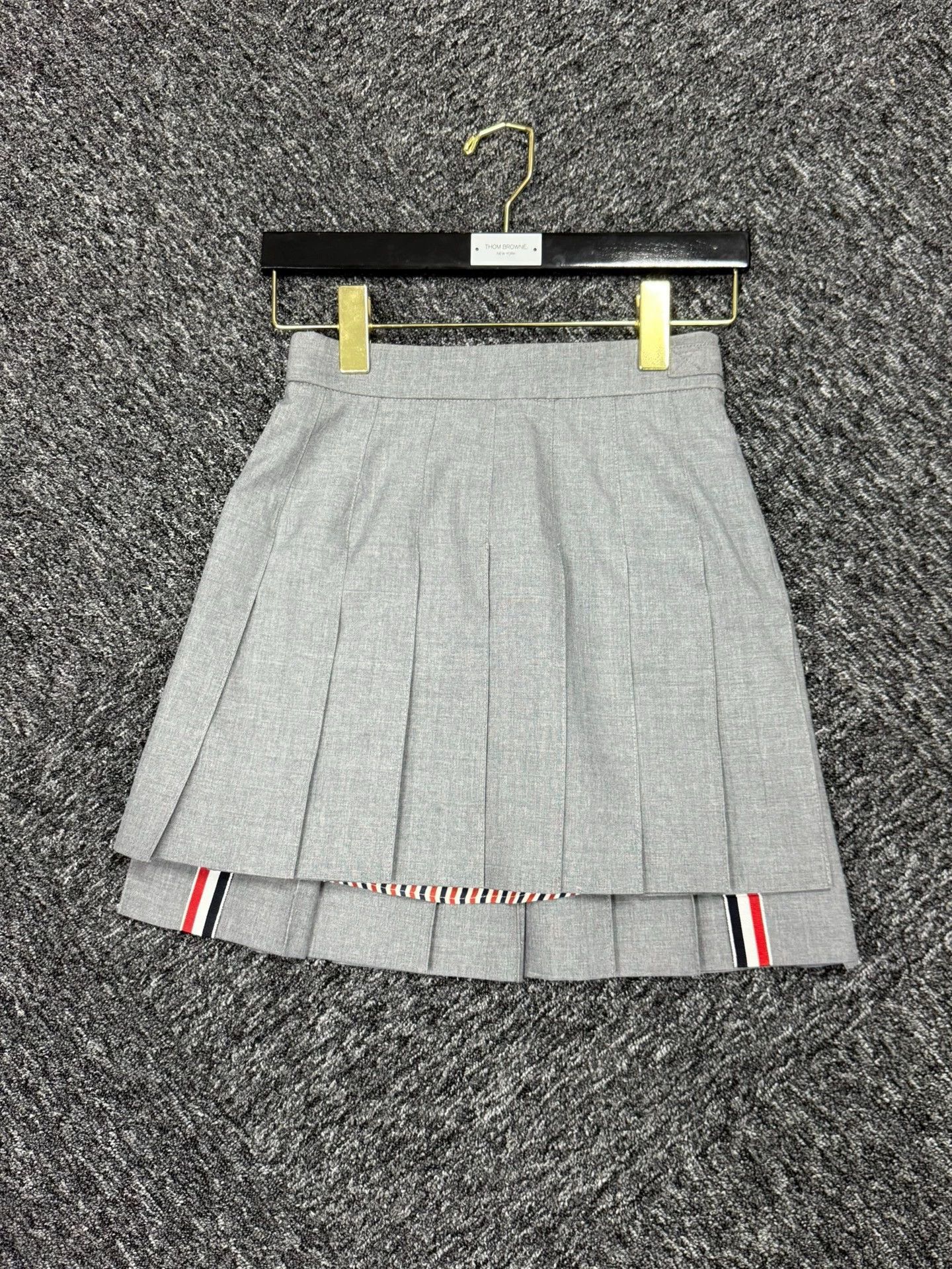 Thom Browne Thom Browne Women's Classic Mid Gray Pleated Skirt Size 36 Size 25" / US 0 / IT 36 - 3 Thumbnail