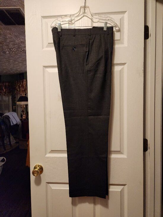 Jos. A. Bank Jos.a.bank men's gray 100%wool dress pants size: 38/32 Size 38R - 1 Thumbnail