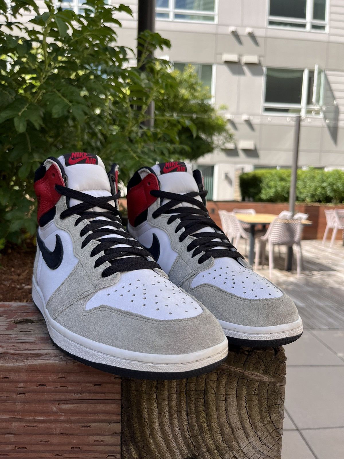 Jordan Brand × Nike Air Jordan 1 Retro High OG "Light Smoke Grey" Size US 9.5 / EU 42-43 - 5 Thumbnail