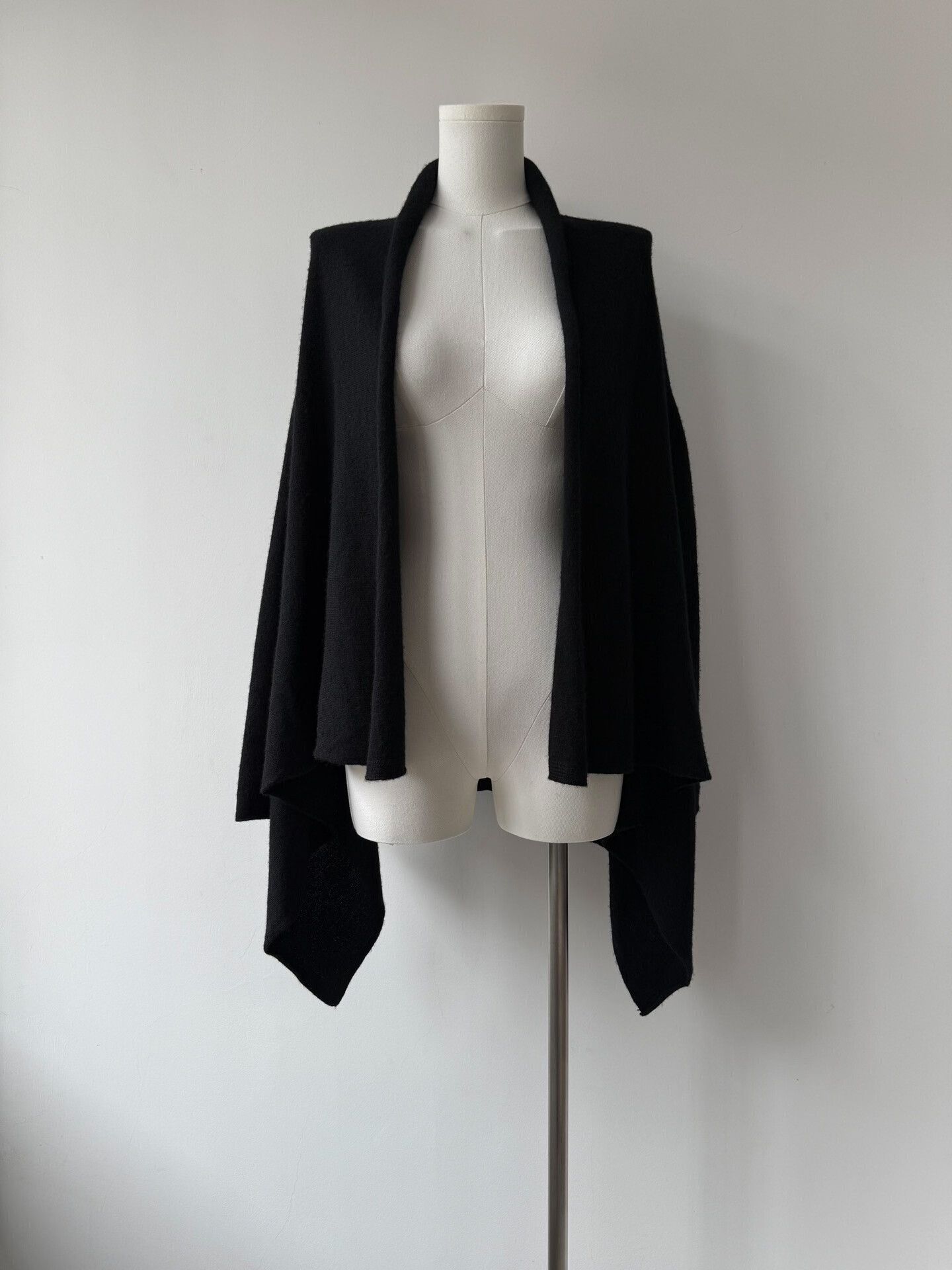 Yohji Yamamoto Yohji Yamamoto Noir 16AW Asymmetric Cape Cardigan Size US M / EU 48-50 / 2 - 1 Thumbnail