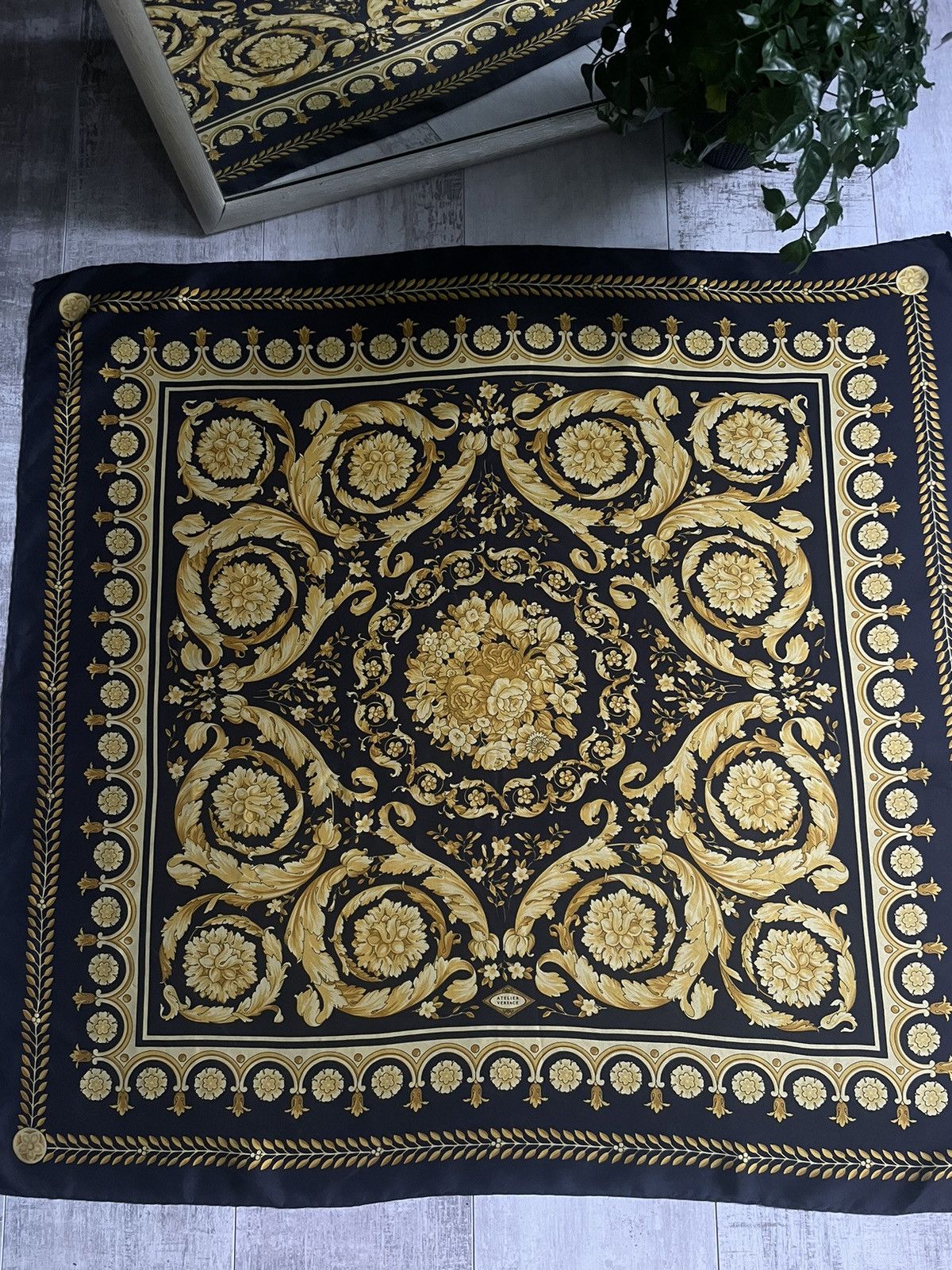 Versace Versace Barocco Silk Scarf Foulard Size ONE SIZE - 3 Thumbnail