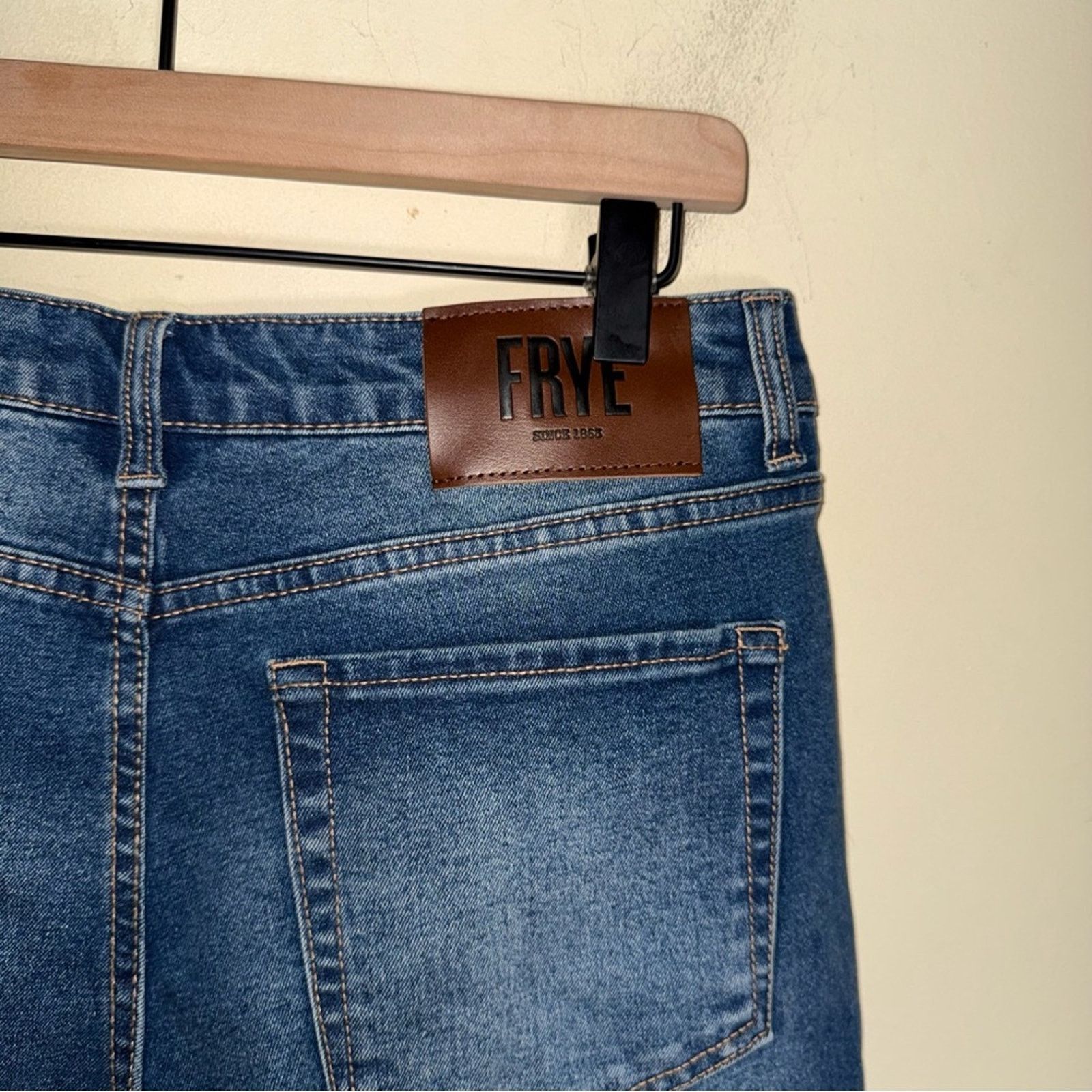 Frye FRYE high waited classic denim mom jeans 8 Size 30" / US 8 / IT 44 - 6 Thumbnail