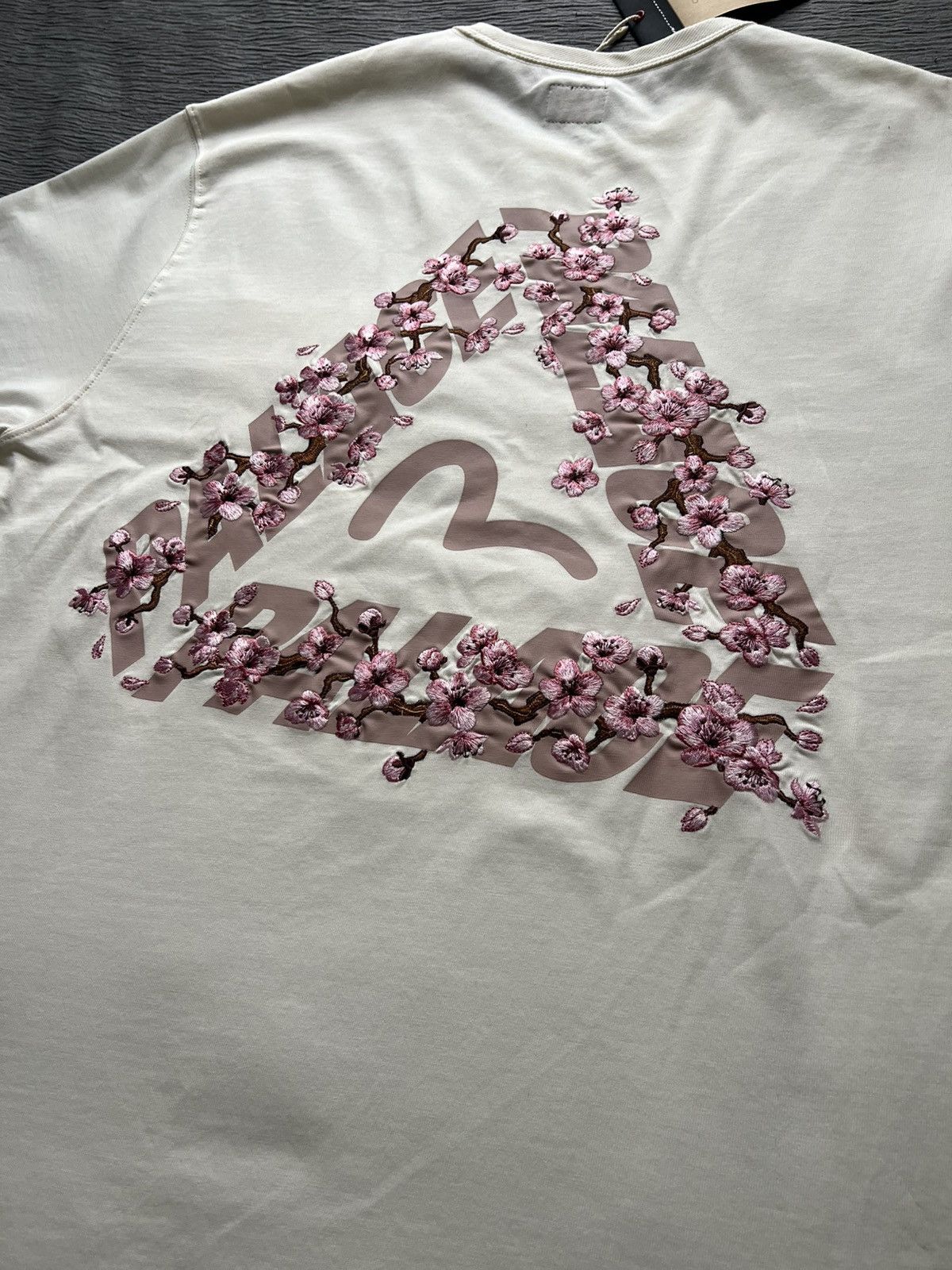 Evisu × Palace Palace Evisu Heavy Wash T Shirt White Size Large Size US L / EU 52-54 / 3 - 4 Thumbnail