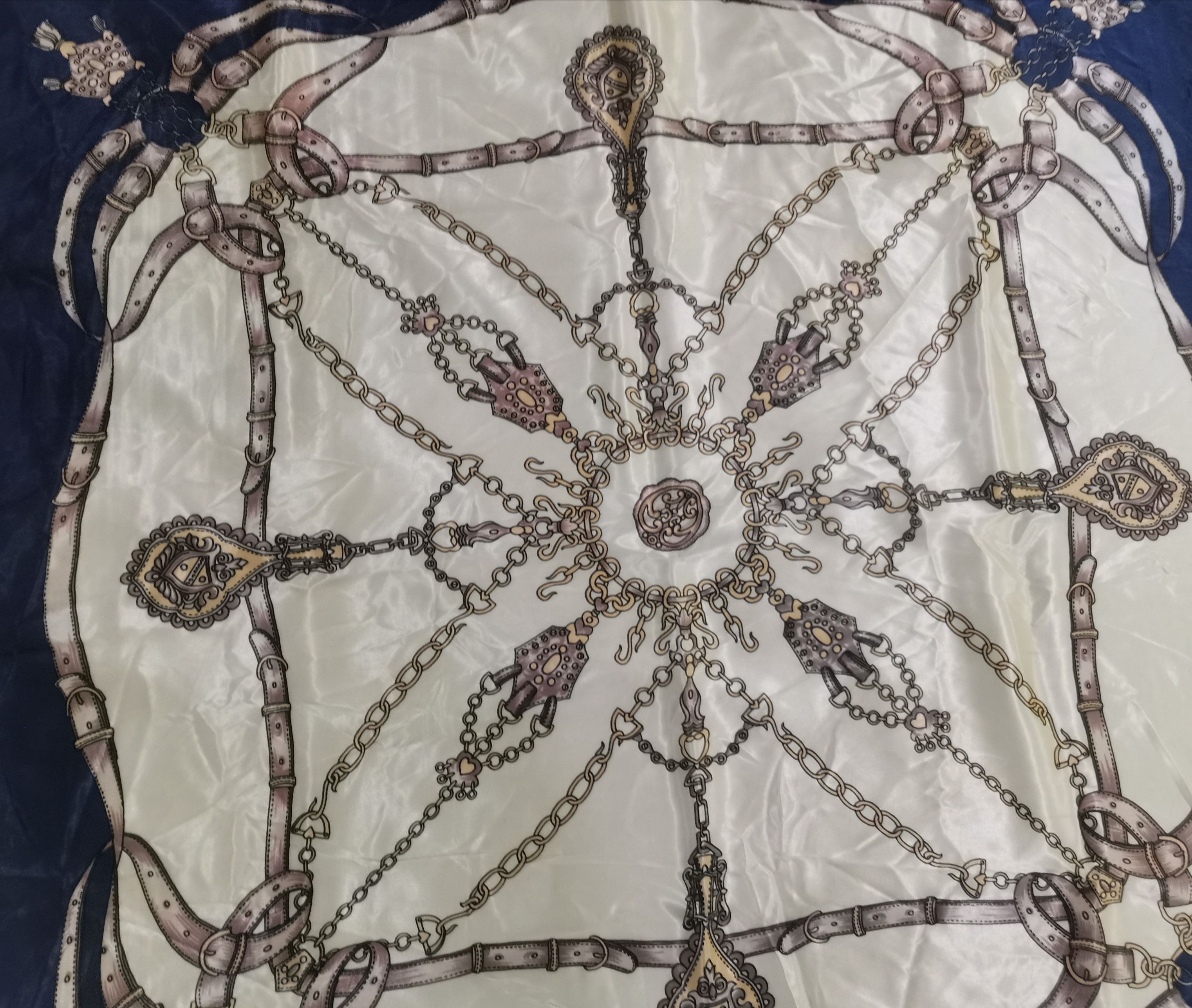 Vintage Rare vintage luxury scarves nice design Size ONE SIZE - 2 Thumbnail