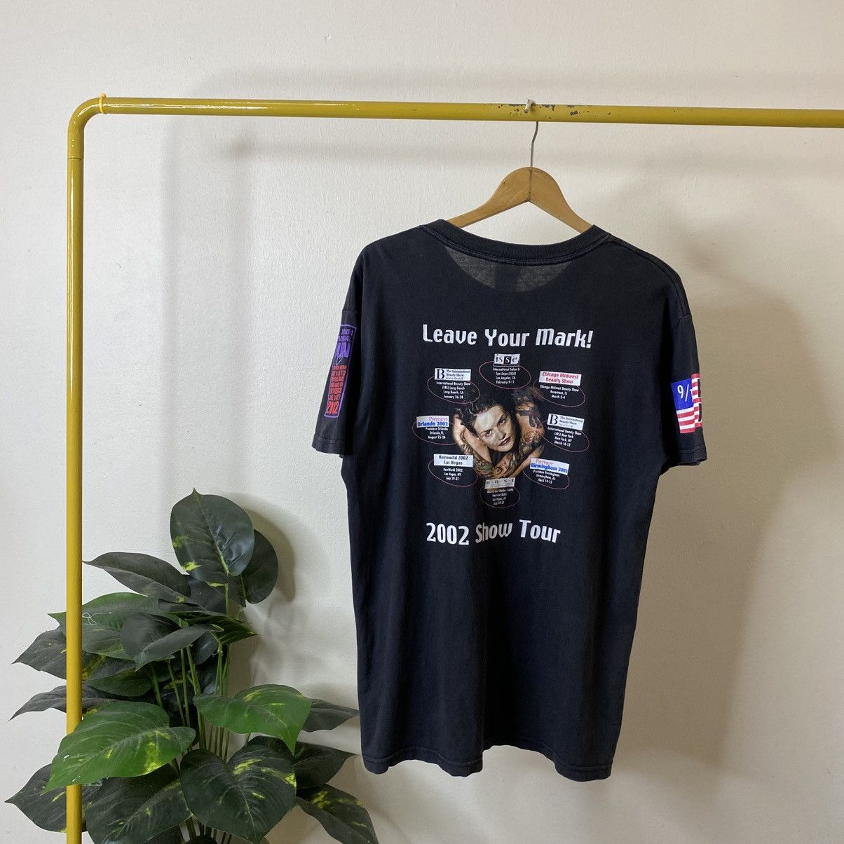 Vintage 2002 Leave Your Mark Show Tour Beauty Hairworld T Shirt Size US M / EU 48-50 / 2 - 1 Thumbnail