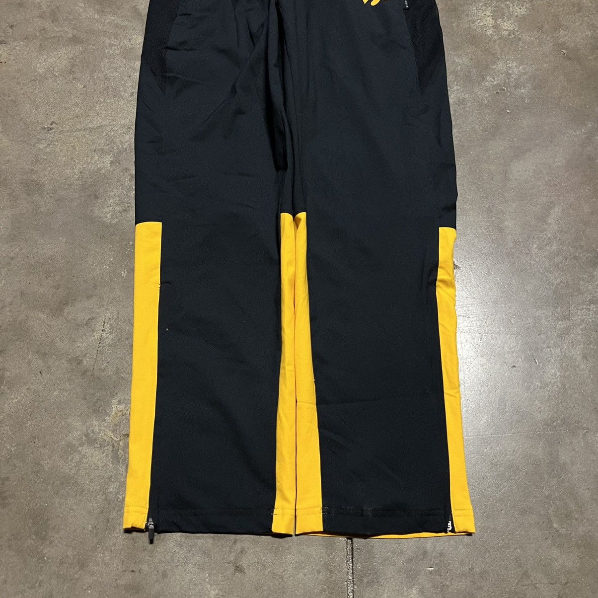 Nike Vintage Nike Iowa Hawkeyes Sweatpants Swoosh Logo Wide Leg Size US 28 / EU 44 - 3 Thumbnail