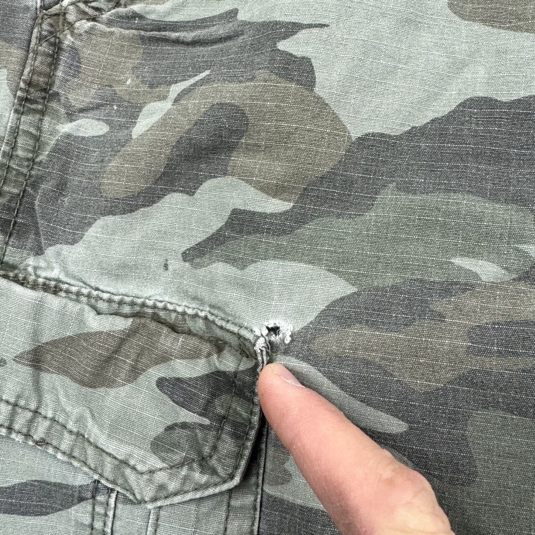 Wrangler VINTAGE Wrangler Cargo Shorts Adult 36 Camo Relaxed Fit Green American Grunge Mens Size US 36 / EU 52 - 2 Thumbnail