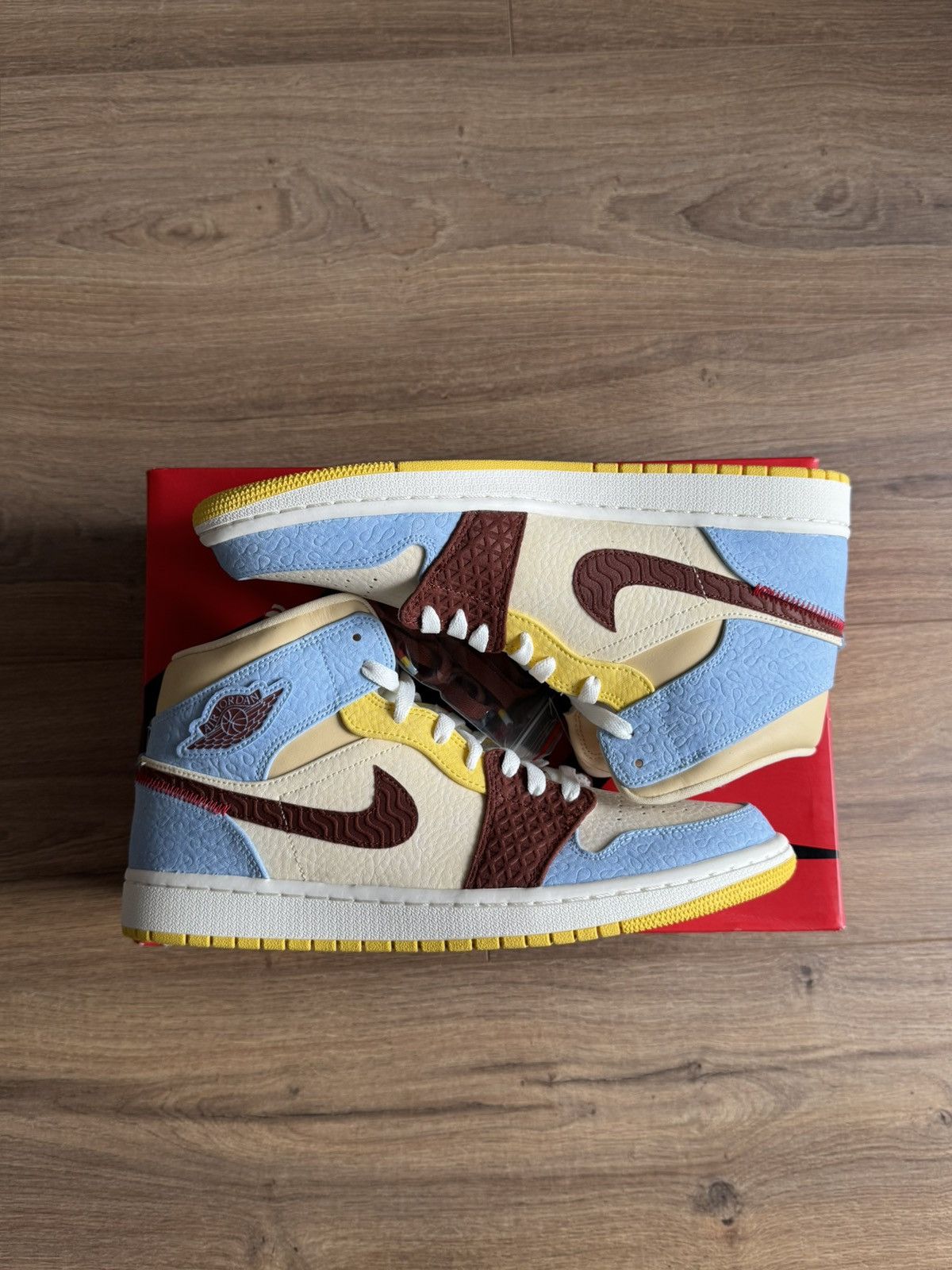 Jordan Brand Jordan 1 Mid SE Fearless Maison Chateau Rouge Size US 11 / EU 44 - 1 Thumbnail