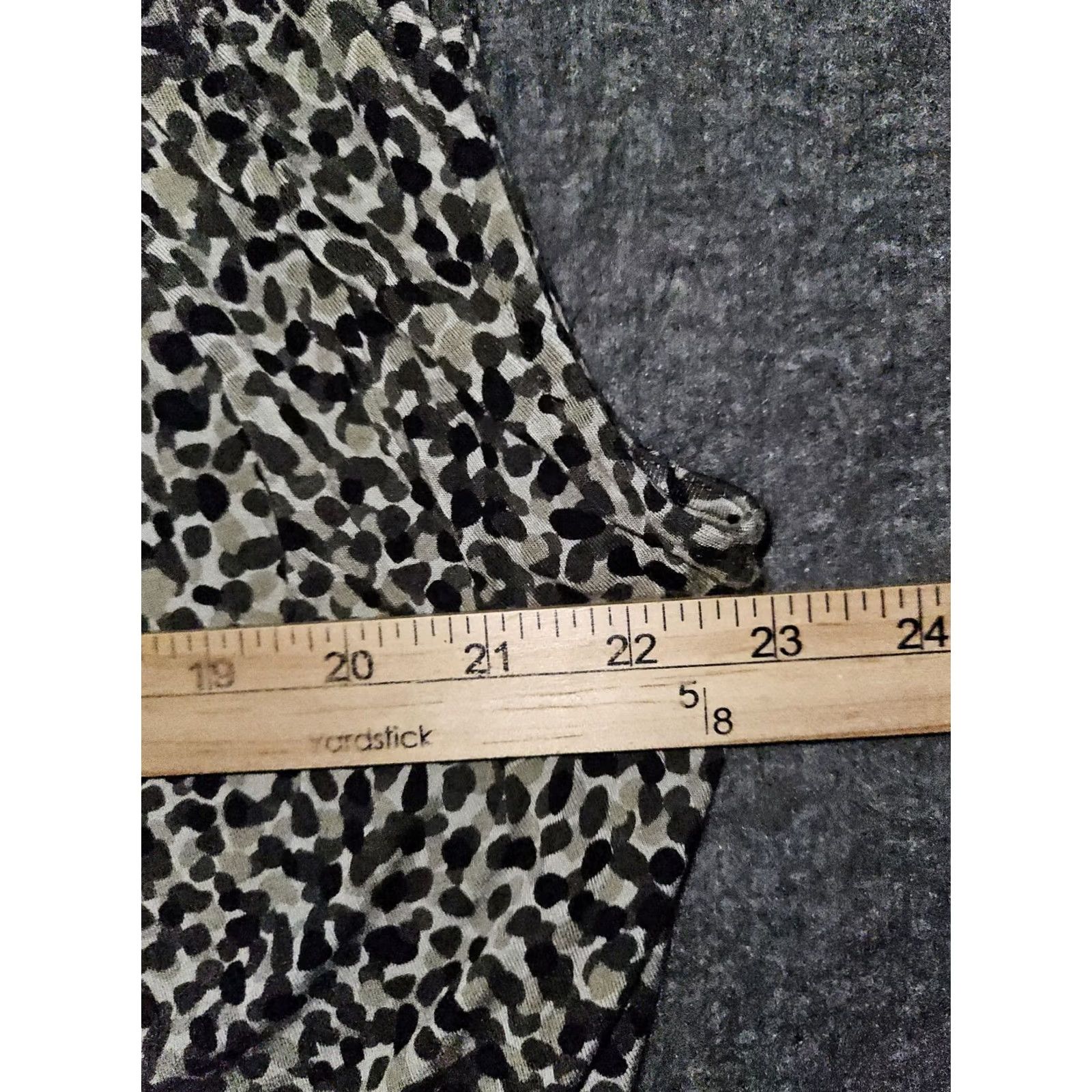 Michael Kors VINTAGE Michael Kors Top Women's L Sleeveless Camo Cheetah Stretch Scoop Neck Preppy Size L / US 10 / IT 46 - 3 Thumbnail