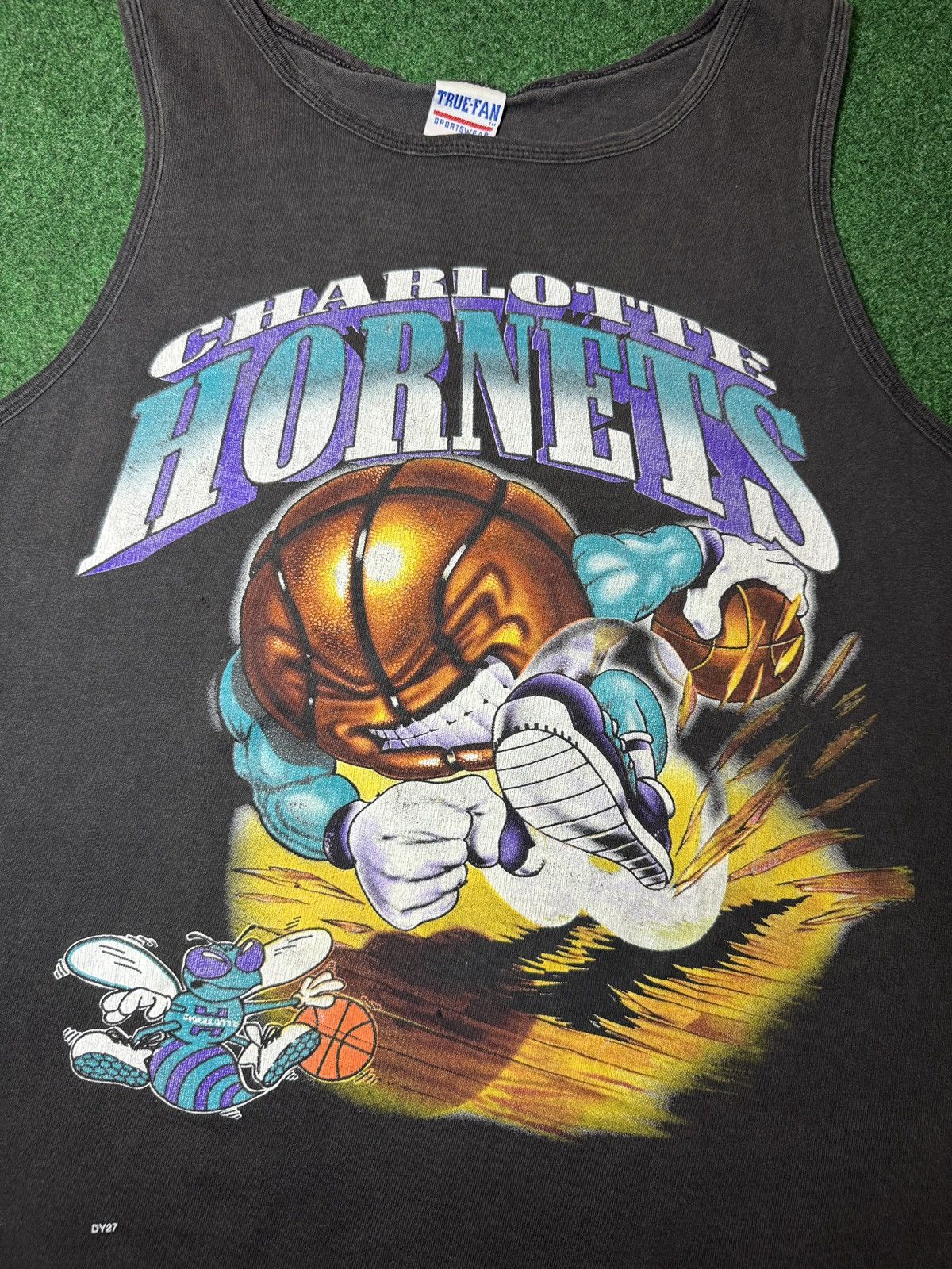 Nutmeg Vintage 90s Charlotte Hornets Nutmeg Graphic RARE Tank Top Size US L / EU 52-54 / 3 - 2 Thumbnail