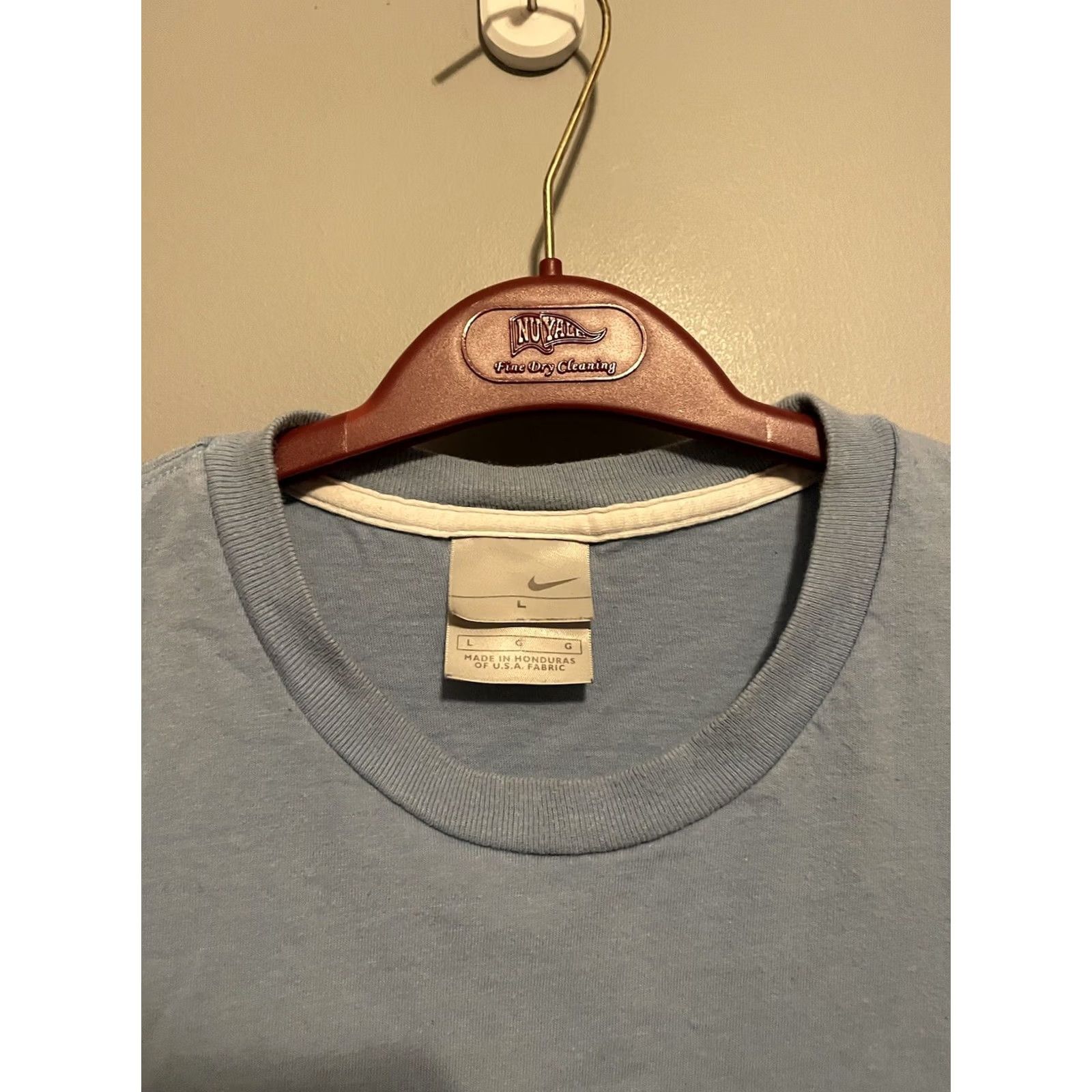 Nike VINTAGE Nike T-Shirt Mens Large Blue Silver Swoosh Y2K Tag E207 Size US L / EU 52-54 / 3 - 3 Thumbnail