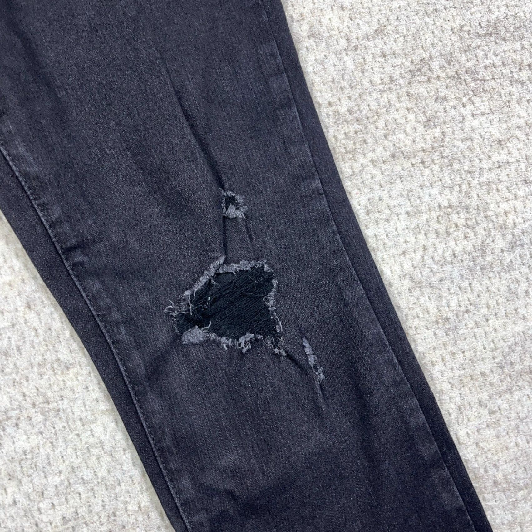 Levi's Levi's 711 Skinny Jeans Women 31 Black Mid Rise Distressed Stretch Jeans 31x30 Slim Logo 5-Pocket Size 24" / US 00 / IT 34 - 4 Thumbnail