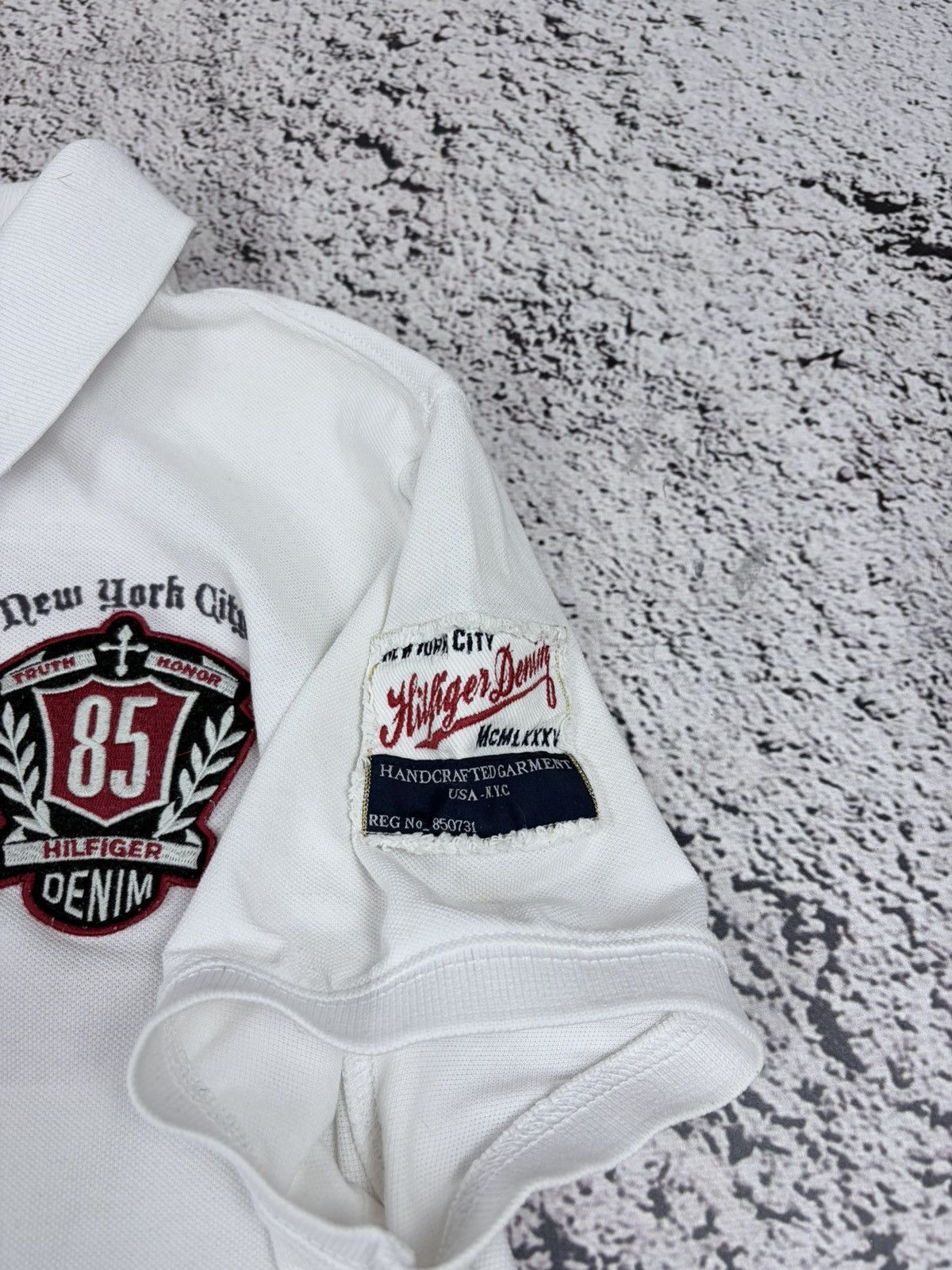 Tommy Hilfiger Tommy Hilfiger Denim White Varsity 85 Patch Polo Shirt L Size US L / EU 52-54 / 3 - 7 Thumbnail