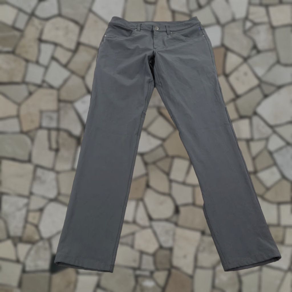 Lululemon Lululemon Pants Men 30 Black ABC Pant Slim 32" Warpstreme Performance Chino Golf Size US 30 / EU 46 - 1 Thumbnail