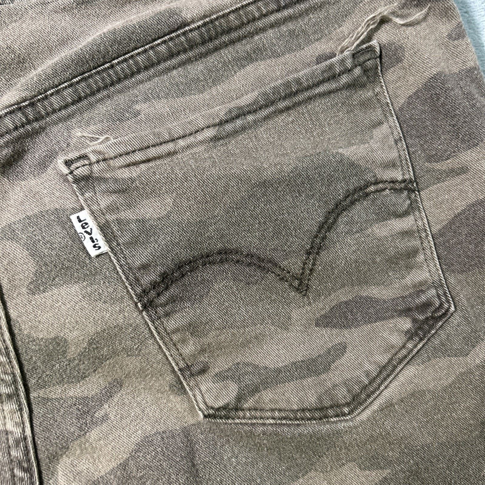 Levi's Levis Slim Straight Woodland Camo Jeans Women 32x28 Skinny Size 28" / US 6 / IT 42 - 6 Thumbnail