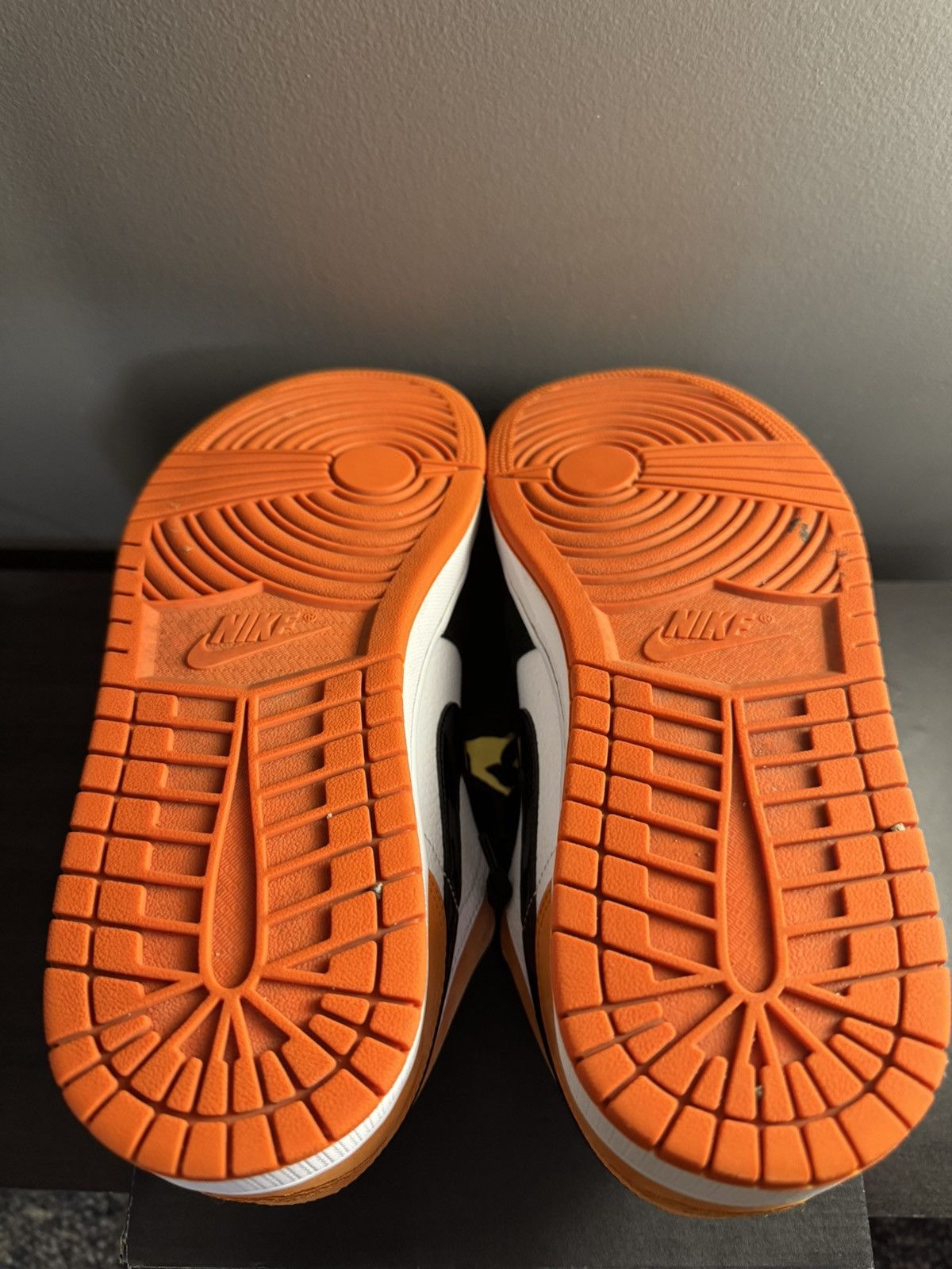 Jordan Brand Air Jordan 1 Low Shattered Backboard Size US 10 / EU 43 - 6 Thumbnail