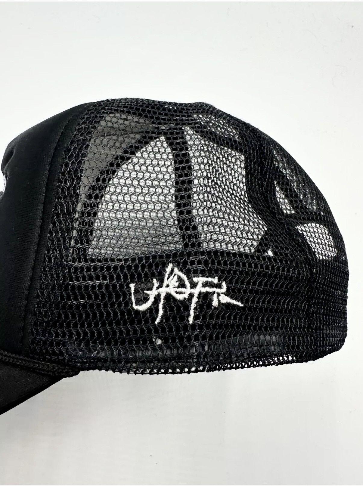 Travis Scott Travis Scott One Night In Utopia Logo Graphic Trucker Hat Size ONE SIZE - 3 Thumbnail