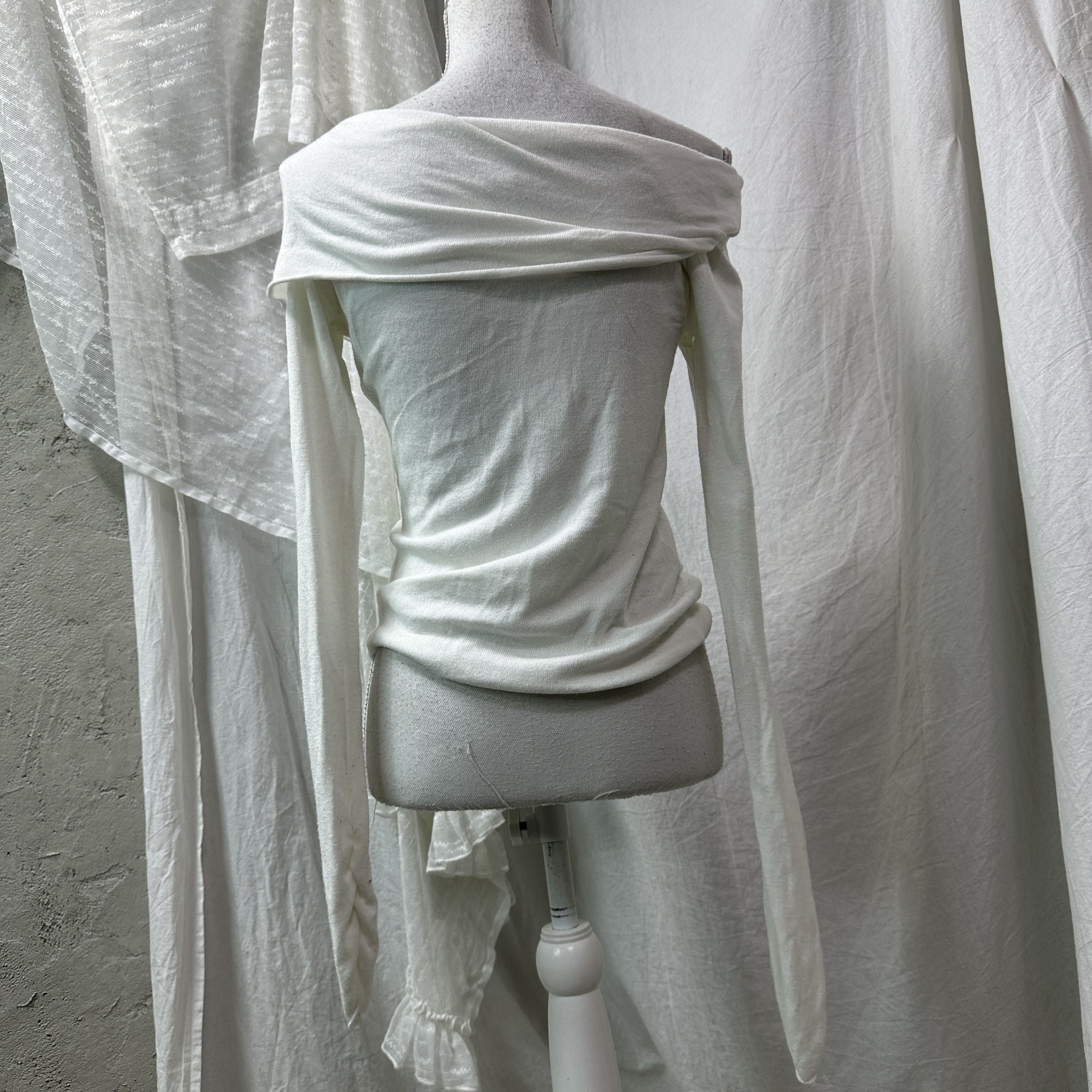 Vintage Vintage Viscose Bare Shoulders Fitted Sweater 00s Size L / US 10 / IT 46 - 3 Thumbnail