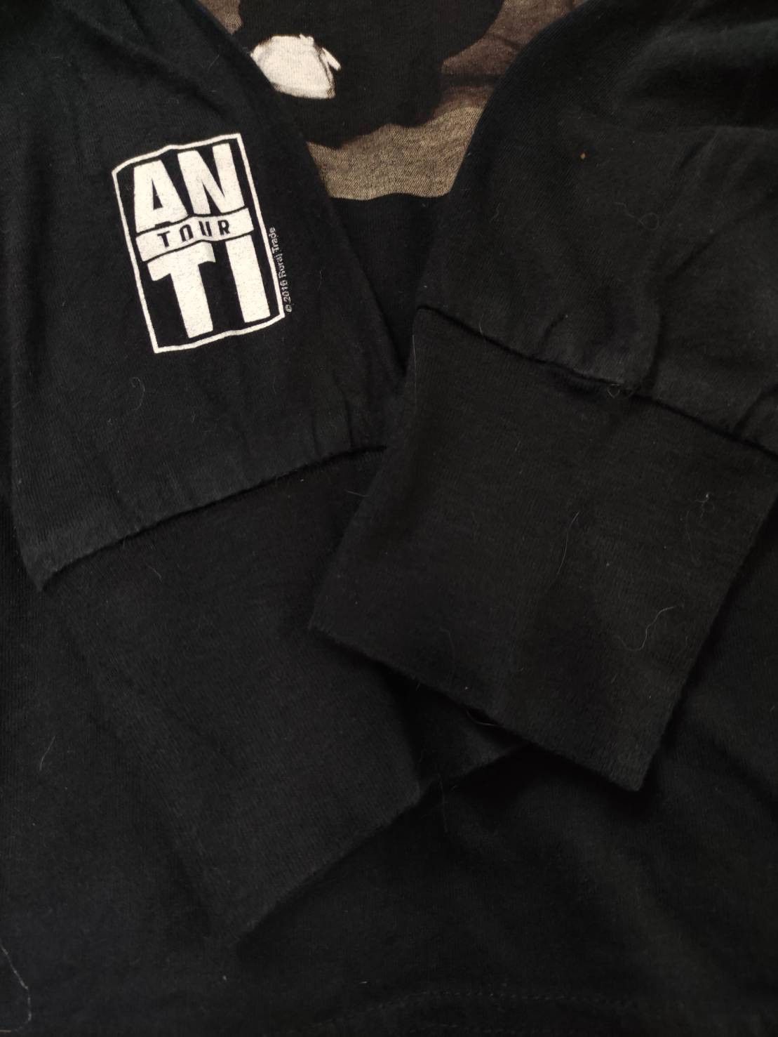 Band Tees Rihanna " Anti Tour " Hoodies Size US S / EU 44-46 / 1 - 7 Thumbnail