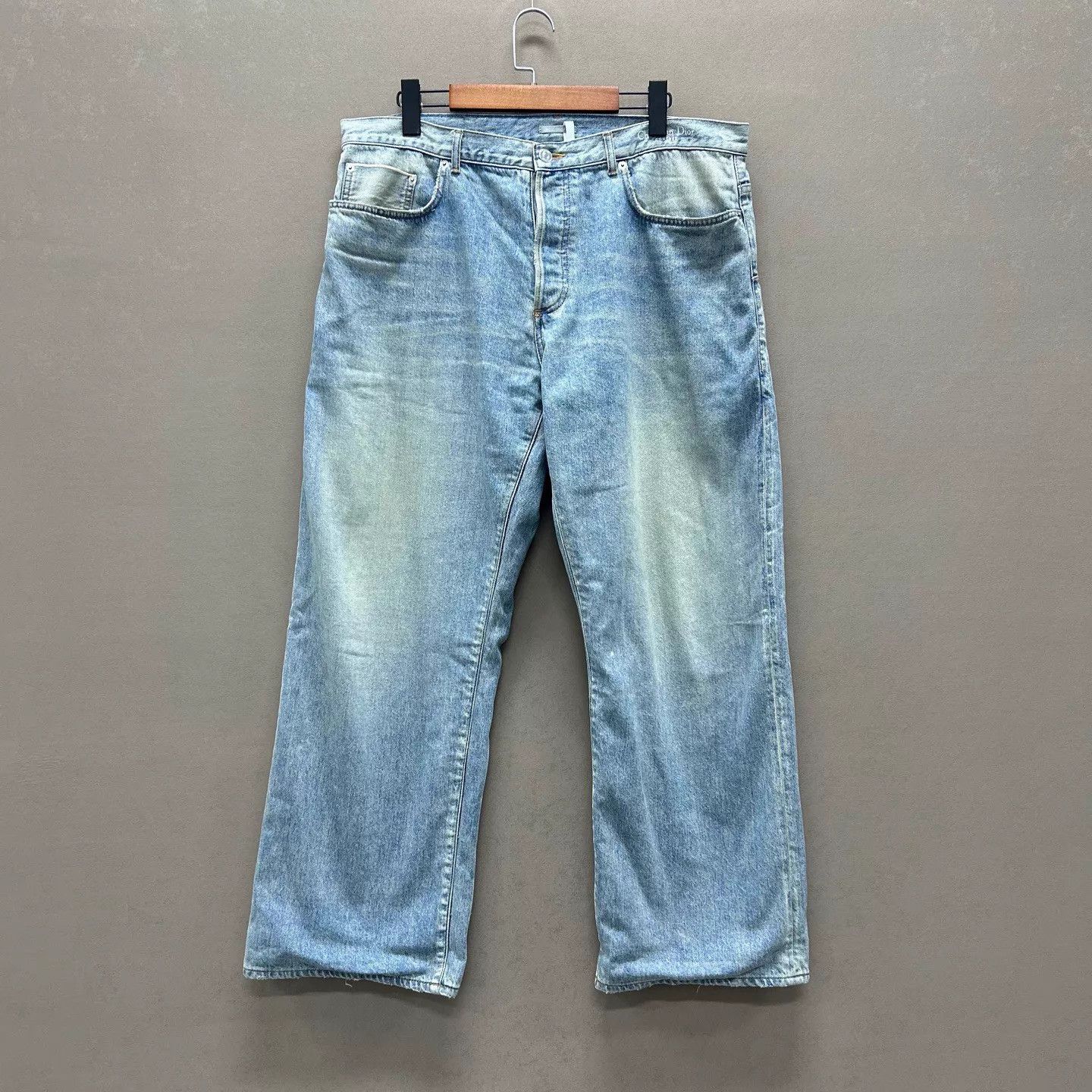 Dior Dior 25ss Slogan Logo Back Leather Tag Jeans 36 99 Size US 36 / EU 52 - 1 Thumbnail