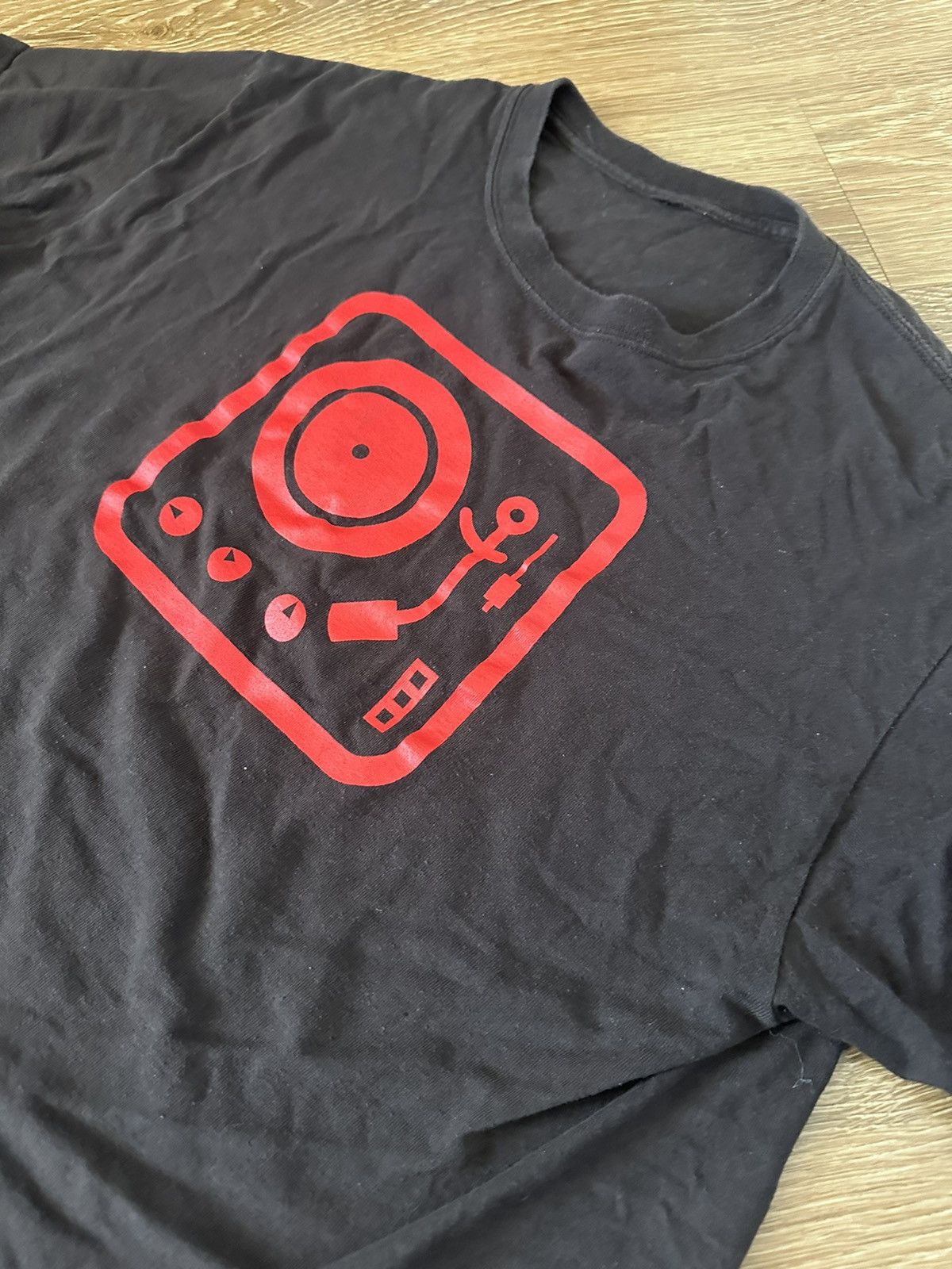 Vintage 90s turntable tee Size US M / EU 48-50 / 2 - 3 Thumbnail