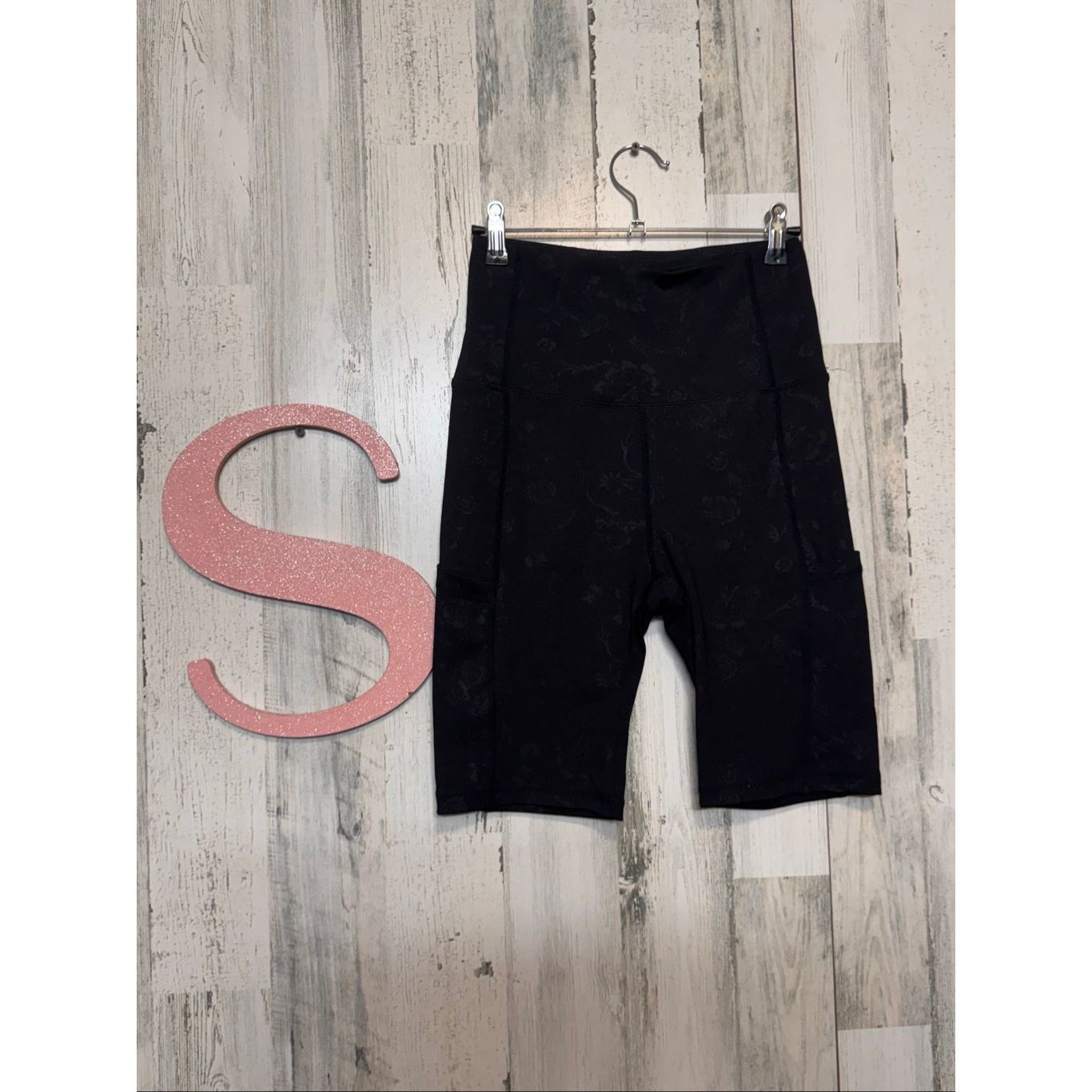 Laundry by Shelli Segal Laundry by Shelli Segal Floral Black Biker Shorts Women’s Si Size 27" / US 4 / IT 40 - 1 Thumbnail