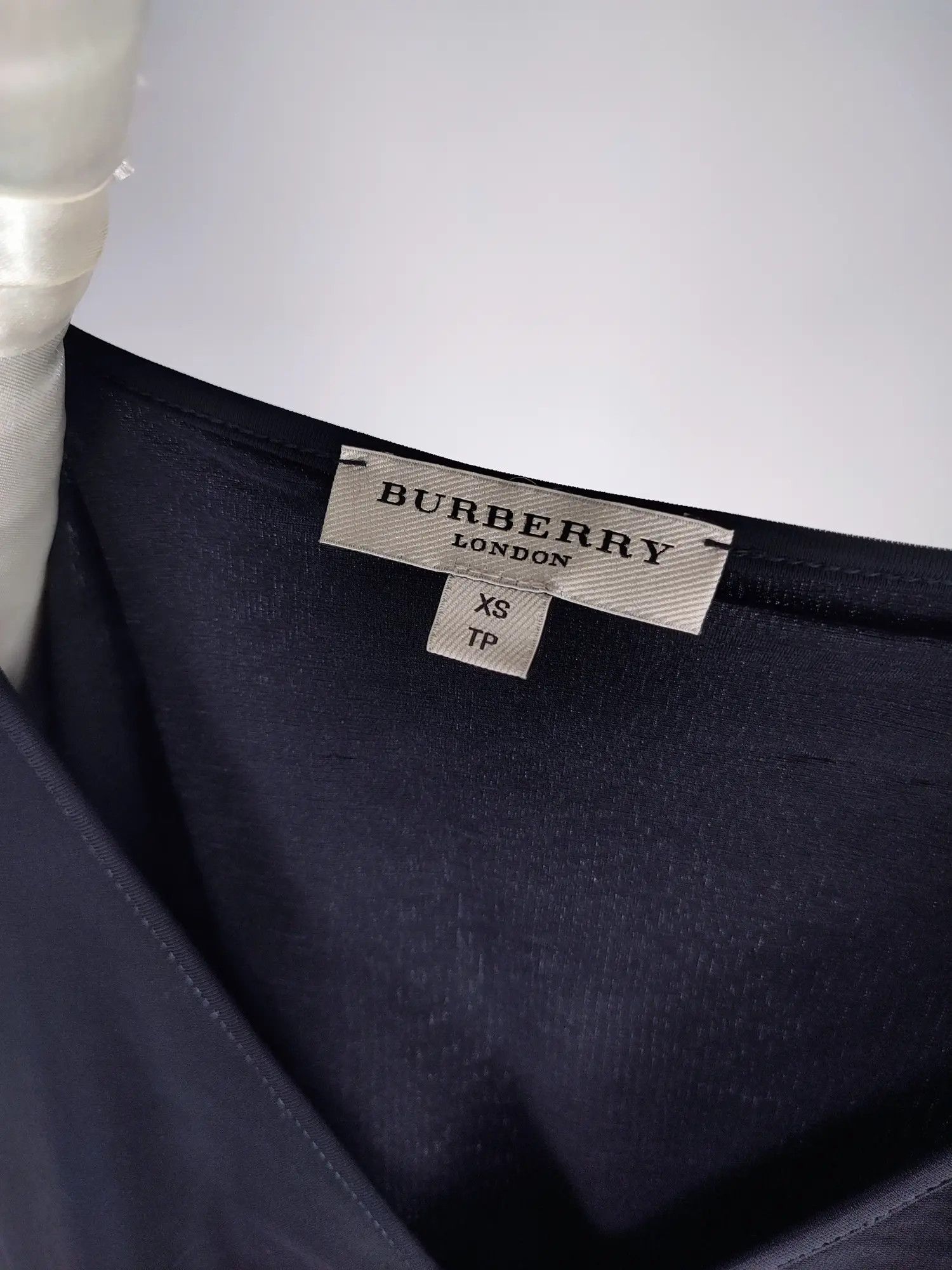 Burberry Burberry ruffle black viscose pleated blouse tee shirt Size XS / US 0-2 / IT 36-38 - 6 Thumbnail