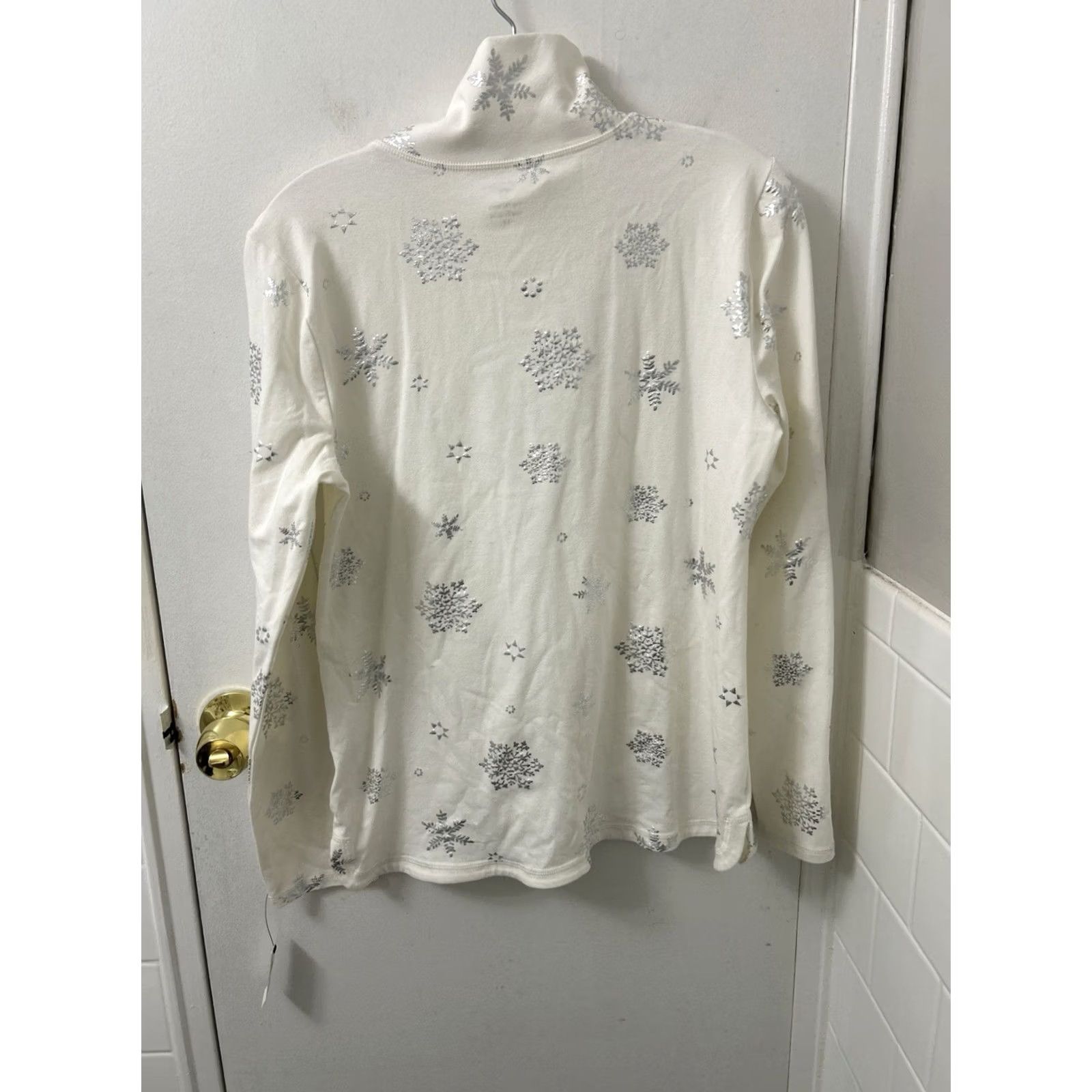 Talbots T by Talbots Top Womens M Ivory Silver Snowflake Button Mock Neck Sweatshirt NWT Size M / US 6-8 / IT 42-44 - 7 Thumbnail