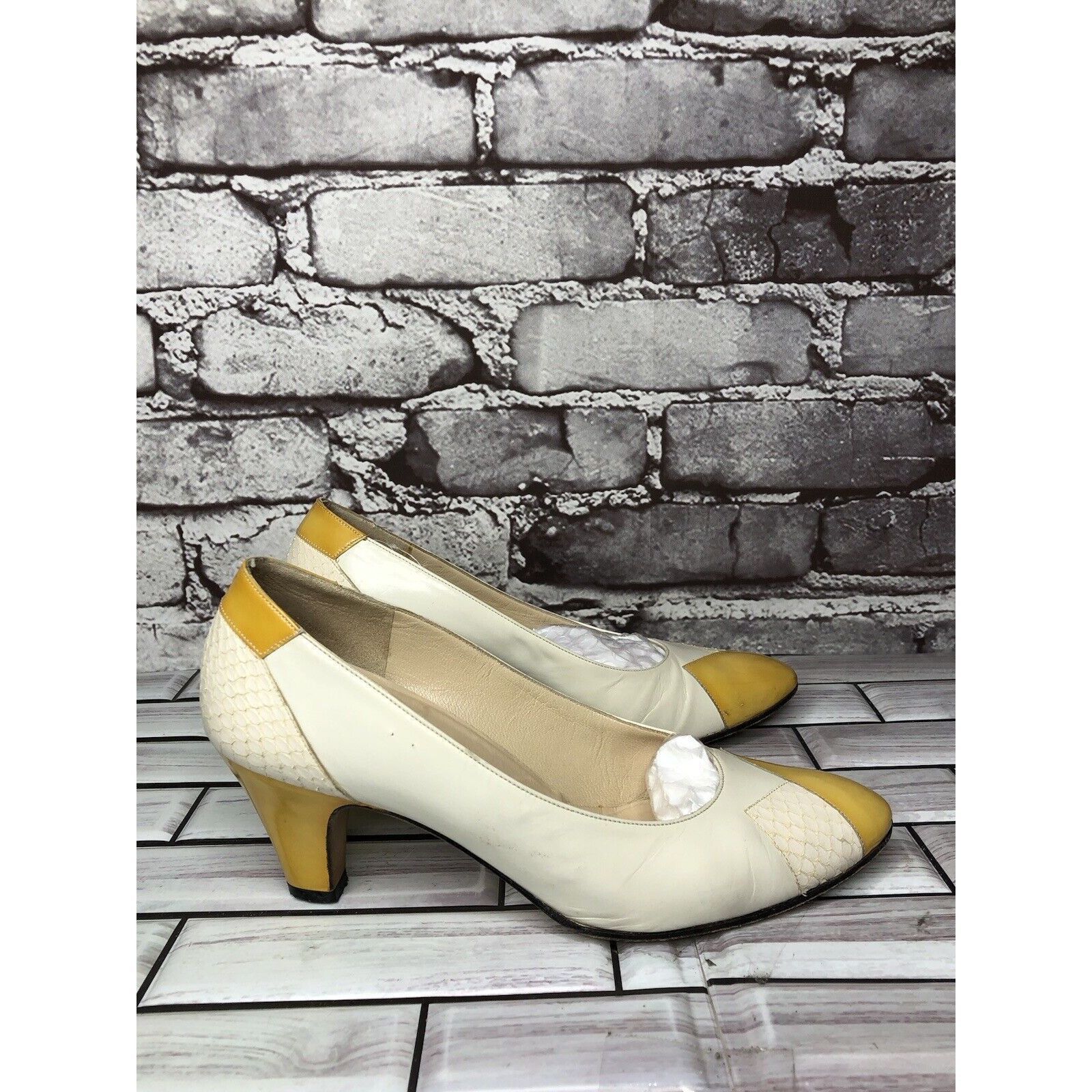 Salvatore Ferragamo Salvatore Ferragamo Ivory Leather Snake Yellow Patent Dress Size US 5 / IT 35 - 4 Thumbnail