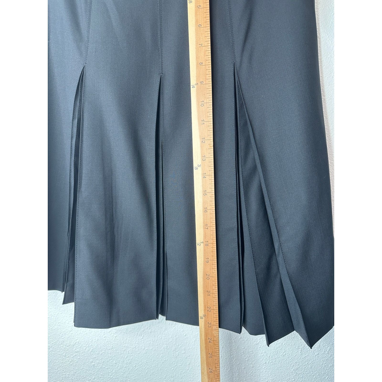 Burberry Burberry Black Pleated A-Line Skirt Side Zip Knee Length 23” Size 27" / US 4 / IT 40 - 11 Thumbnail