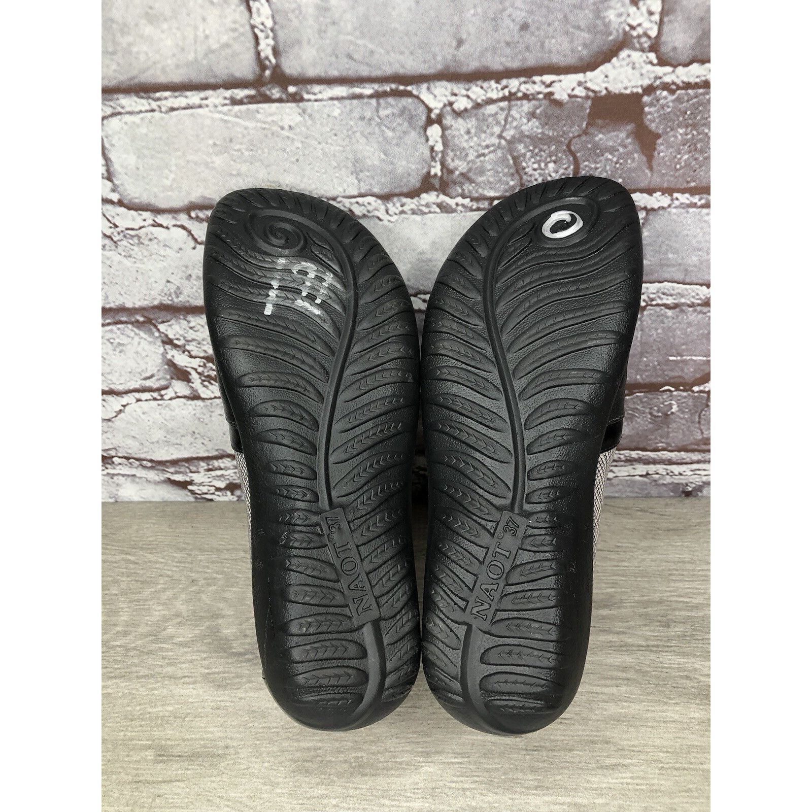 Other Naot Prescott Black Leather Grey Synthetic Comfort Casual Cl Size US 6 / IT 36 - 8 Thumbnail