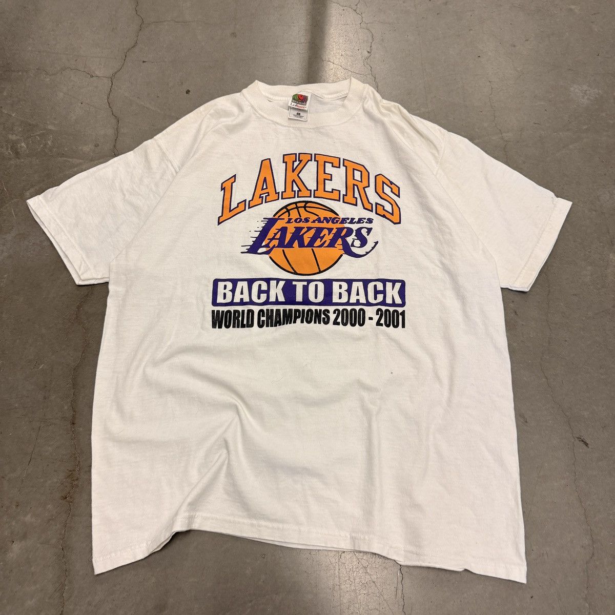 Vintage Vintage 2000s LA Lakers Back to Back Champions Tee Size US XL / EU 56 / 4 - 1 Thumbnail