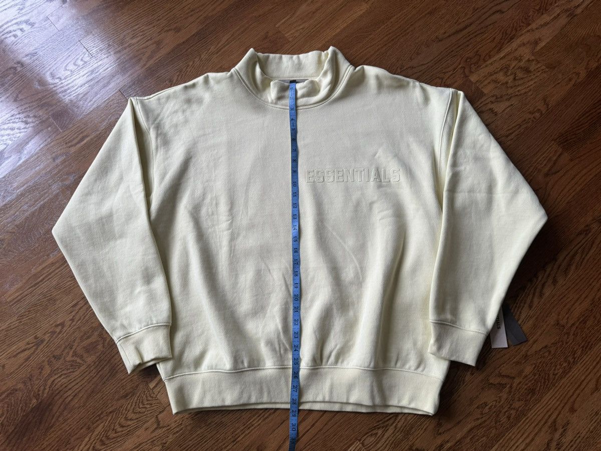 Essentials Large Mockneck Egg Shell Canary Sweatshirt Crewneck Pullover Size US L / EU 52-54 / 3 - 11 Thumbnail