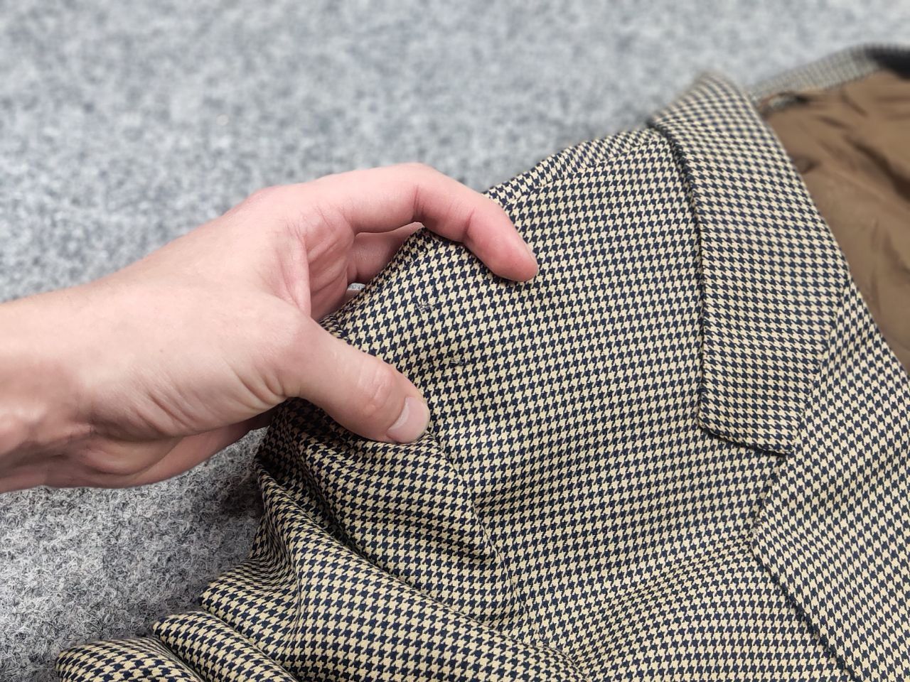 Brioni Brioni Vintage Houndstooth pattern Wool Beige Blazer Jacket Size US L / EU 52-54 / 3 - 14 Thumbnail