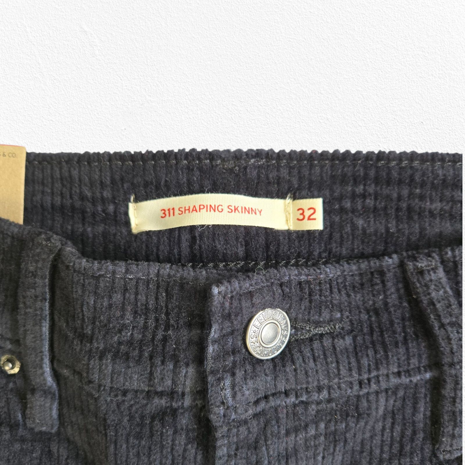 Levi's Levi’s 311 Black Shaping Skinny Corduroy Pants Size 32 Size 32" / US 10 / IT 46 - 4 Thumbnail