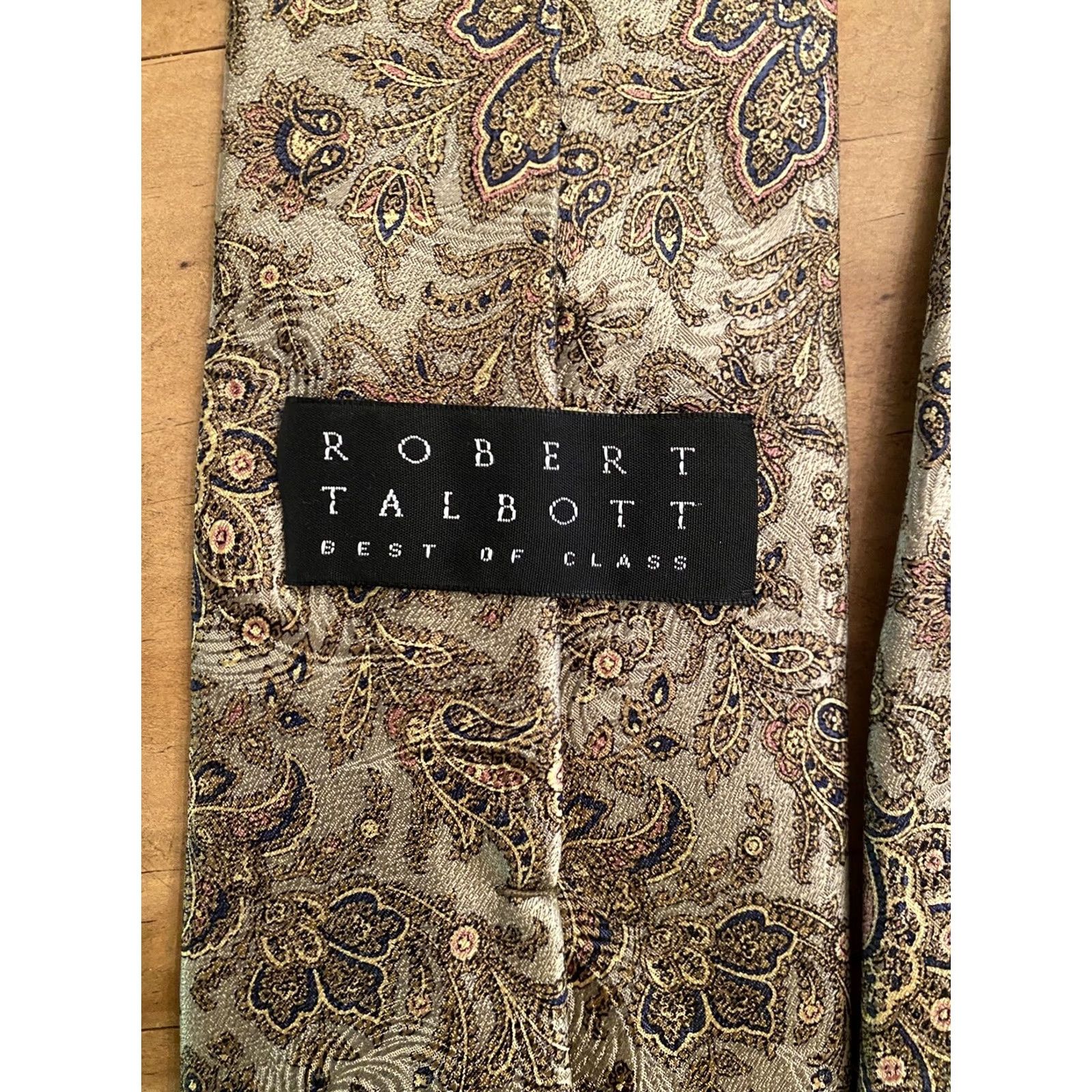 Robert Talbott VINTAGE Robert Talbott Best of Class Tie Tan Gold Paisley Hand Sewn Silk USA 56 X 3.75 Mens Tie Size ONE SIZE - 3 Thumbnail