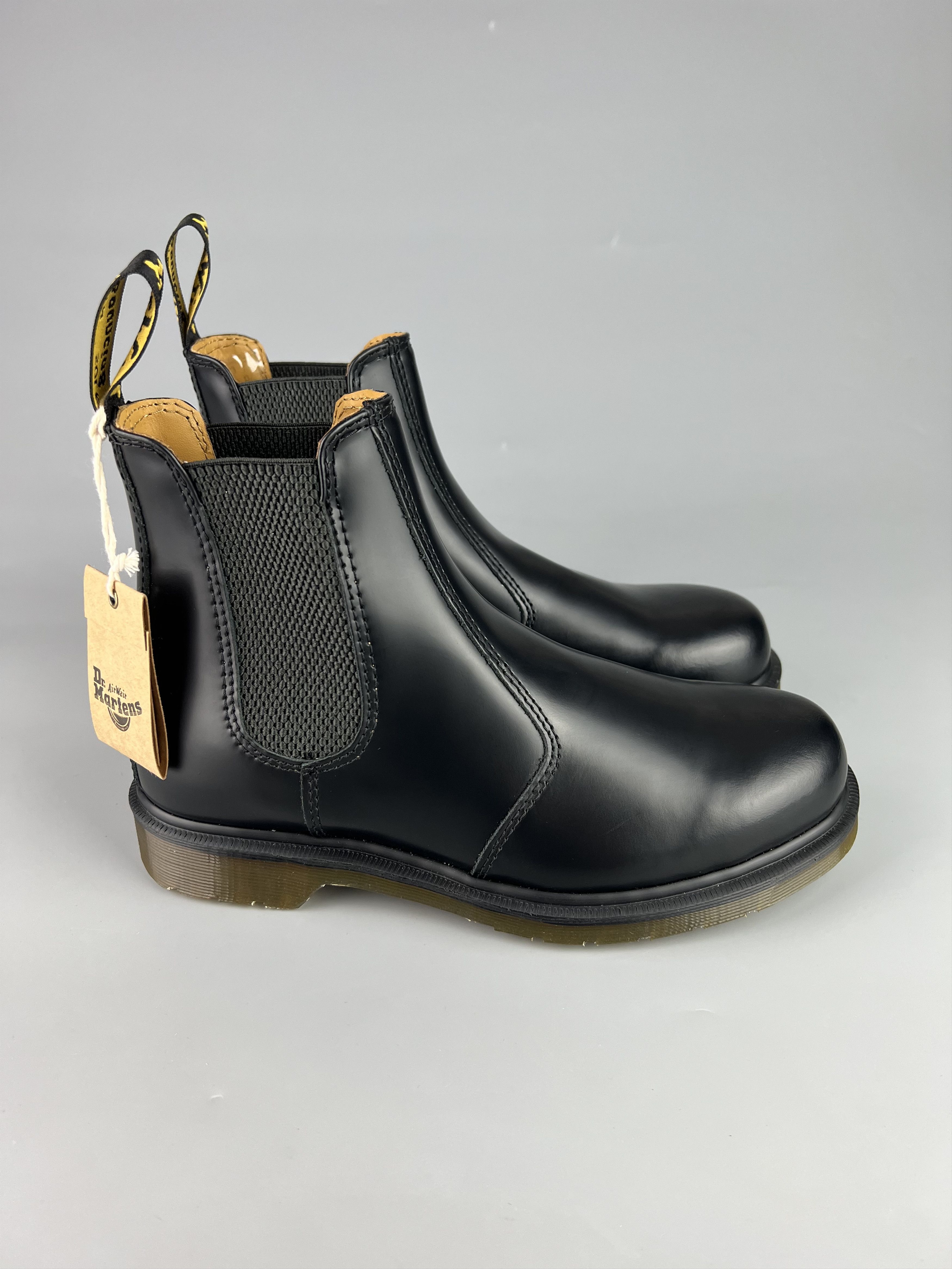 Dr. Martens Dr Martens 2976 Smooth Leather Chelsea Boots US9 UK7 EU41 Size US 9 / IT 39 - 1 Thumbnail