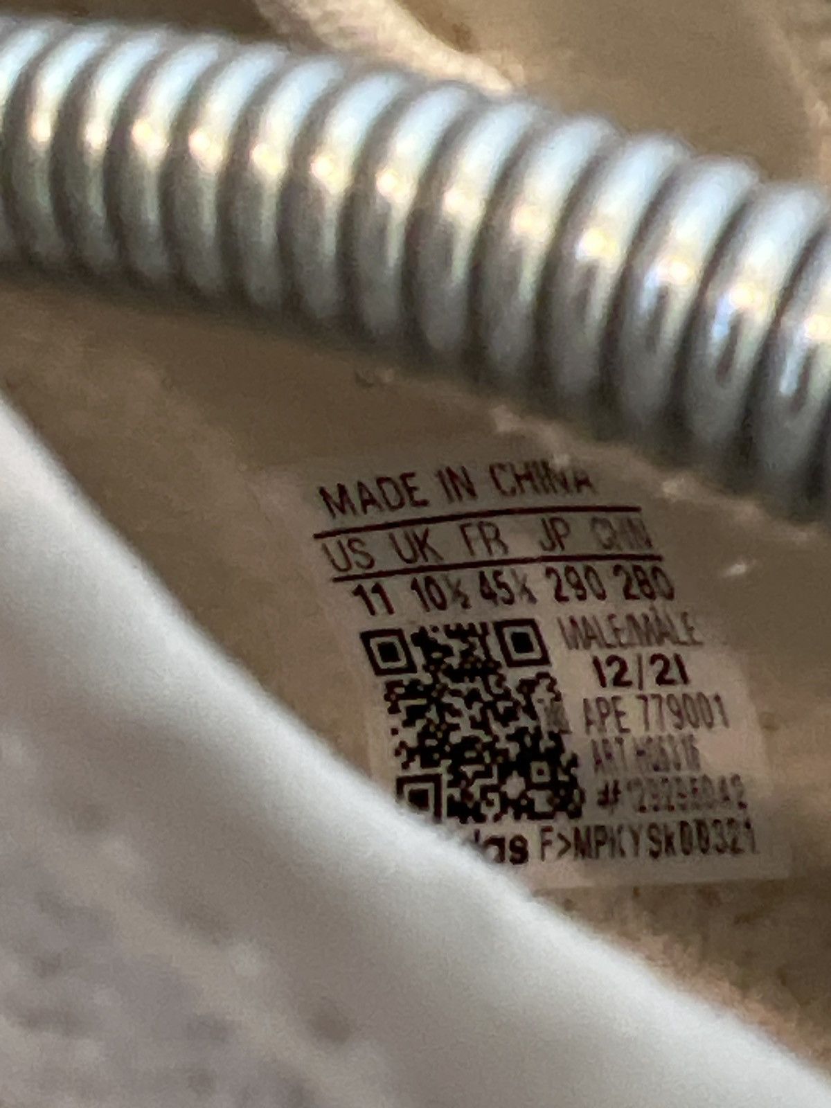Yeezy YEEZY BOOST 350 V2 bone Size US 11 / EU 44 - 2 Thumbnail
