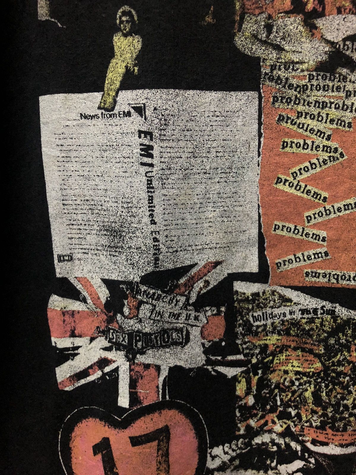 Band Tees Sex Pistols x Uniqlo Full Print Size US S / EU 44-46 / 1 - 7 Thumbnail