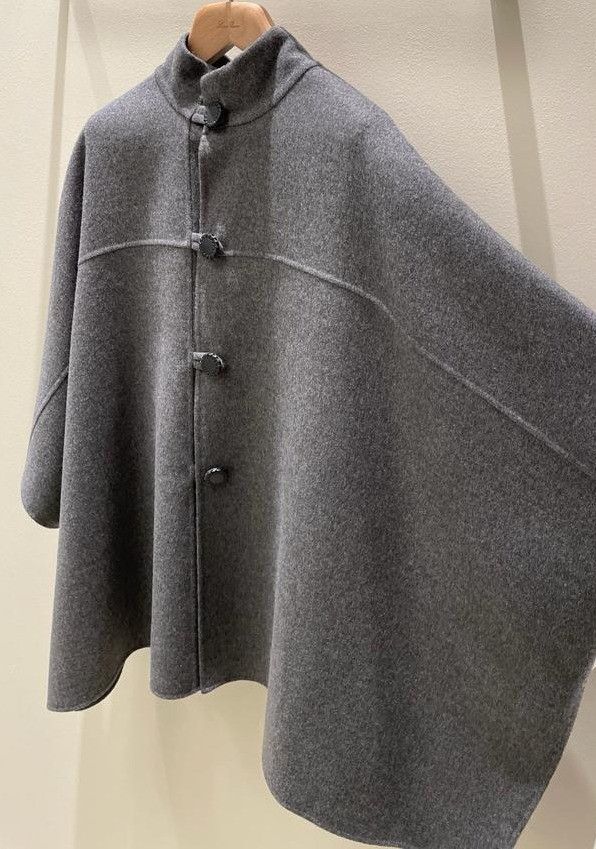 Loro Piana o1srvl11e0824 Size: OS / Agathe AF Cashmere Cape in Grey Size ONE SIZE - 2 Thumbnail