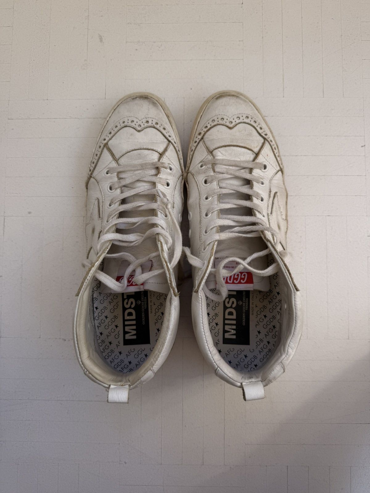 Golden Goose Golden Goose mid star - barely used Size US 9 / EU 42 - 10 Thumbnail