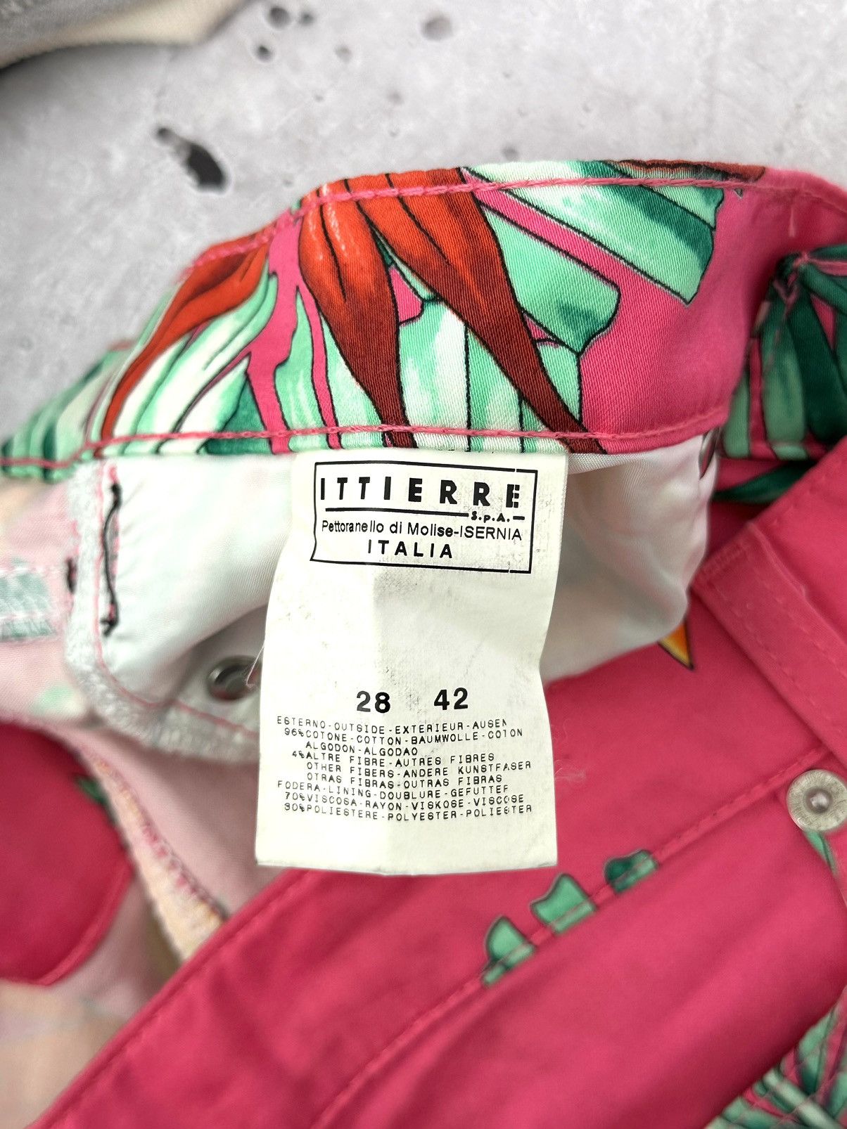 Versace Jeans Couture × Vintage Vintage Versace Jeans Couture Tropical Plants Cropped Pants Size 28" / US 6 / IT 42 - 8 Thumbnail