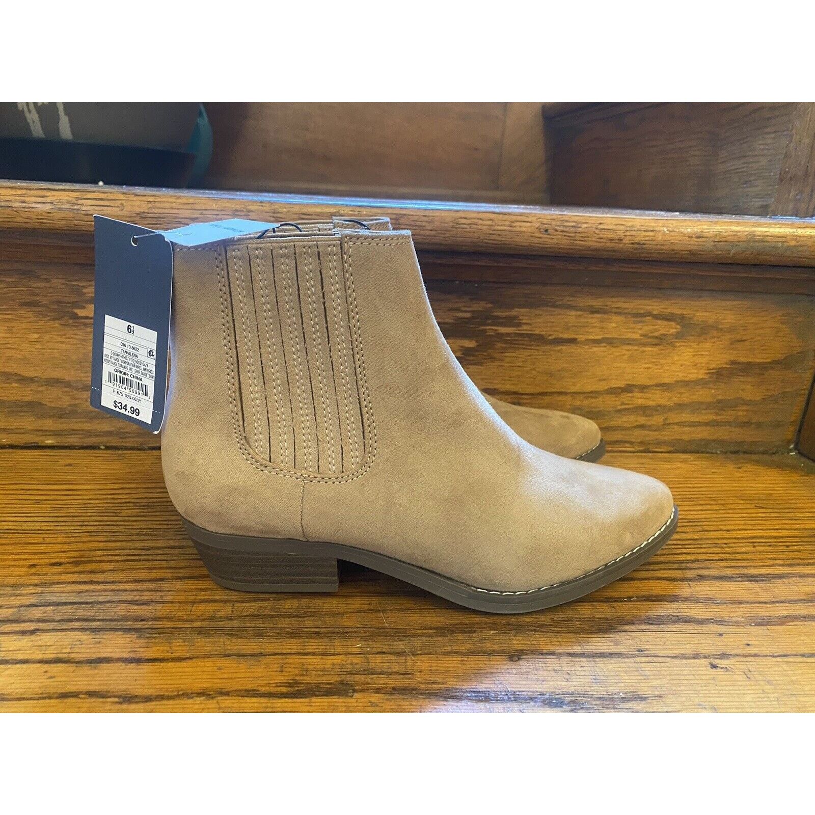 Other NWT Universal Thread Boots Memory Foam Women’s 6.5M $35 Size US 6.5 / IT 36.5 - 1 Thumbnail