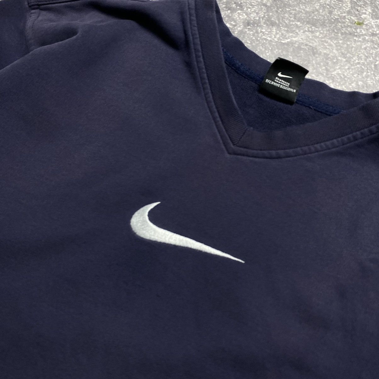 Vintage Vintage Nike Big Centre Swoosh 90’s y2k sweatshirt Size US S / EU 44-46 / 1 - 3 Thumbnail