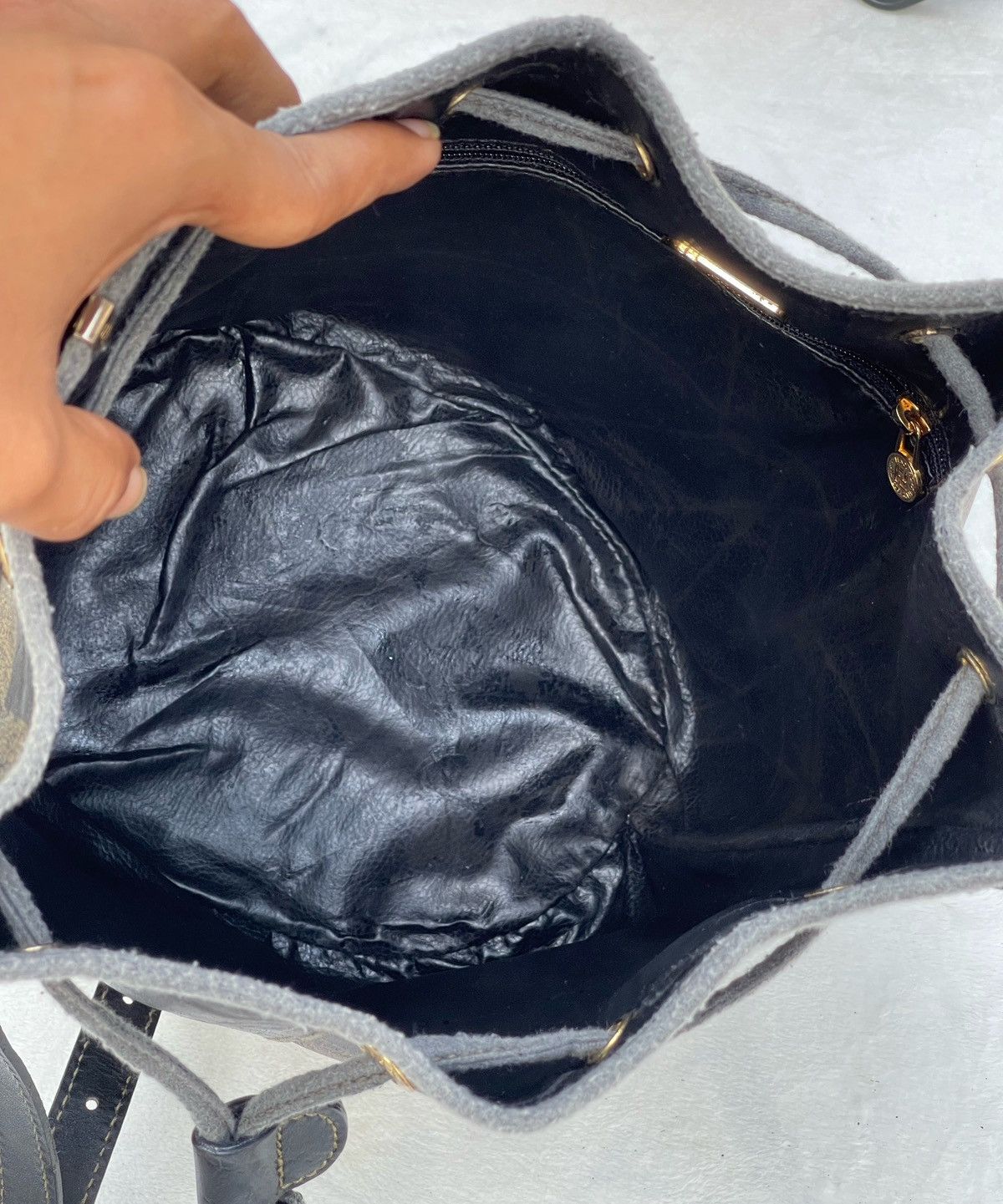 Fendi 🔥VINTAGE 90'S FENDI ROMA ITALY PEQUIN CHECK BUCKET BAG Size ONE SIZE - 16 Thumbnail