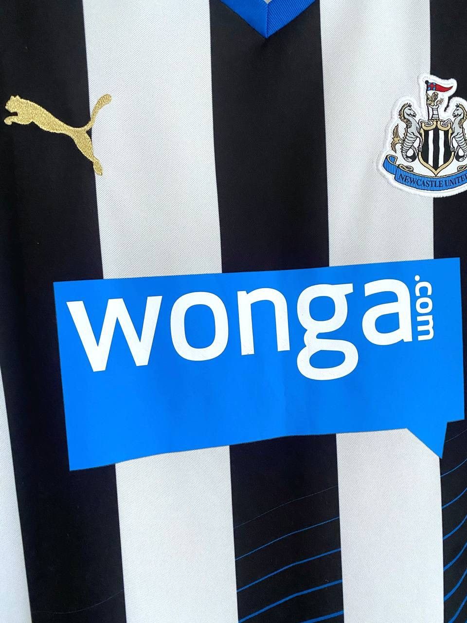 Puma FC Newcastle United 2015/16 Home Soccer Jersey, Size L Size US L / EU 52-54 / 3 - 6 Thumbnail