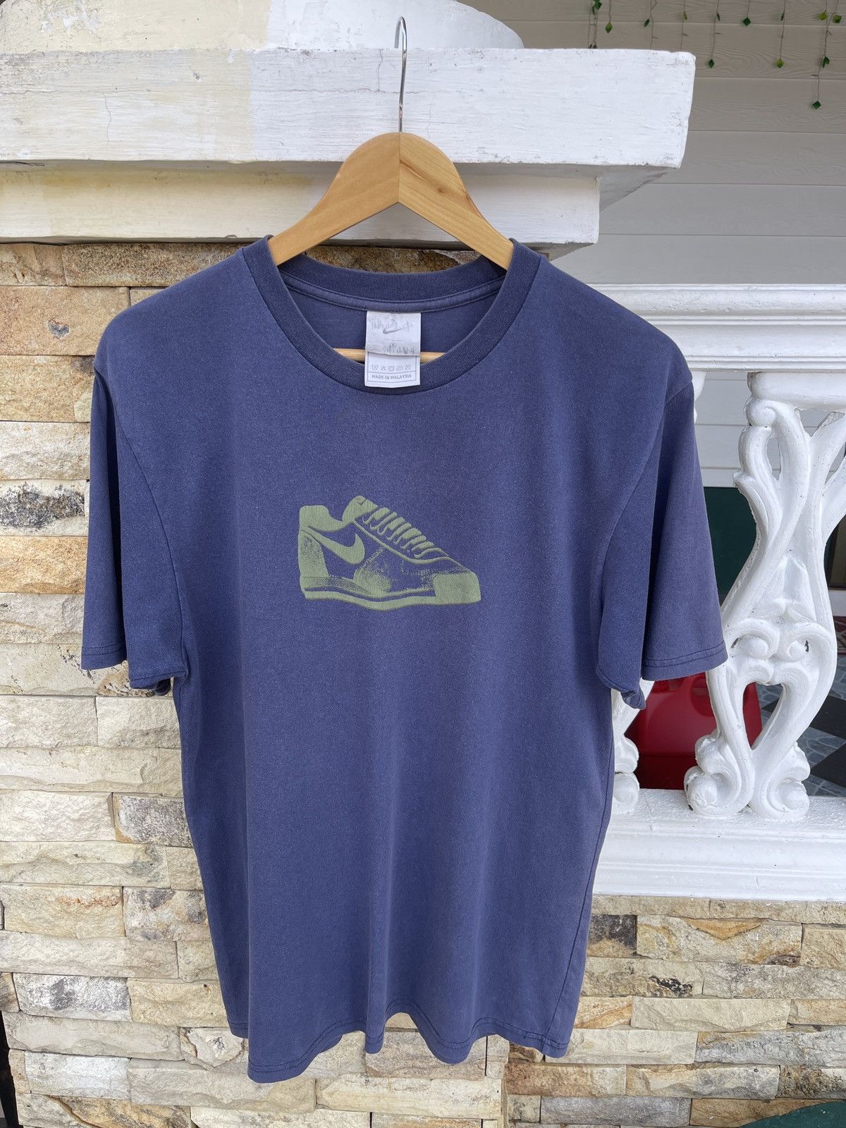 Vintage Last Drop🔥Rare🔥Vintage Nike Swoosh Shoes Logo T-Shirt Size US M / EU 48-50 / 2 - 3 Thumbnail